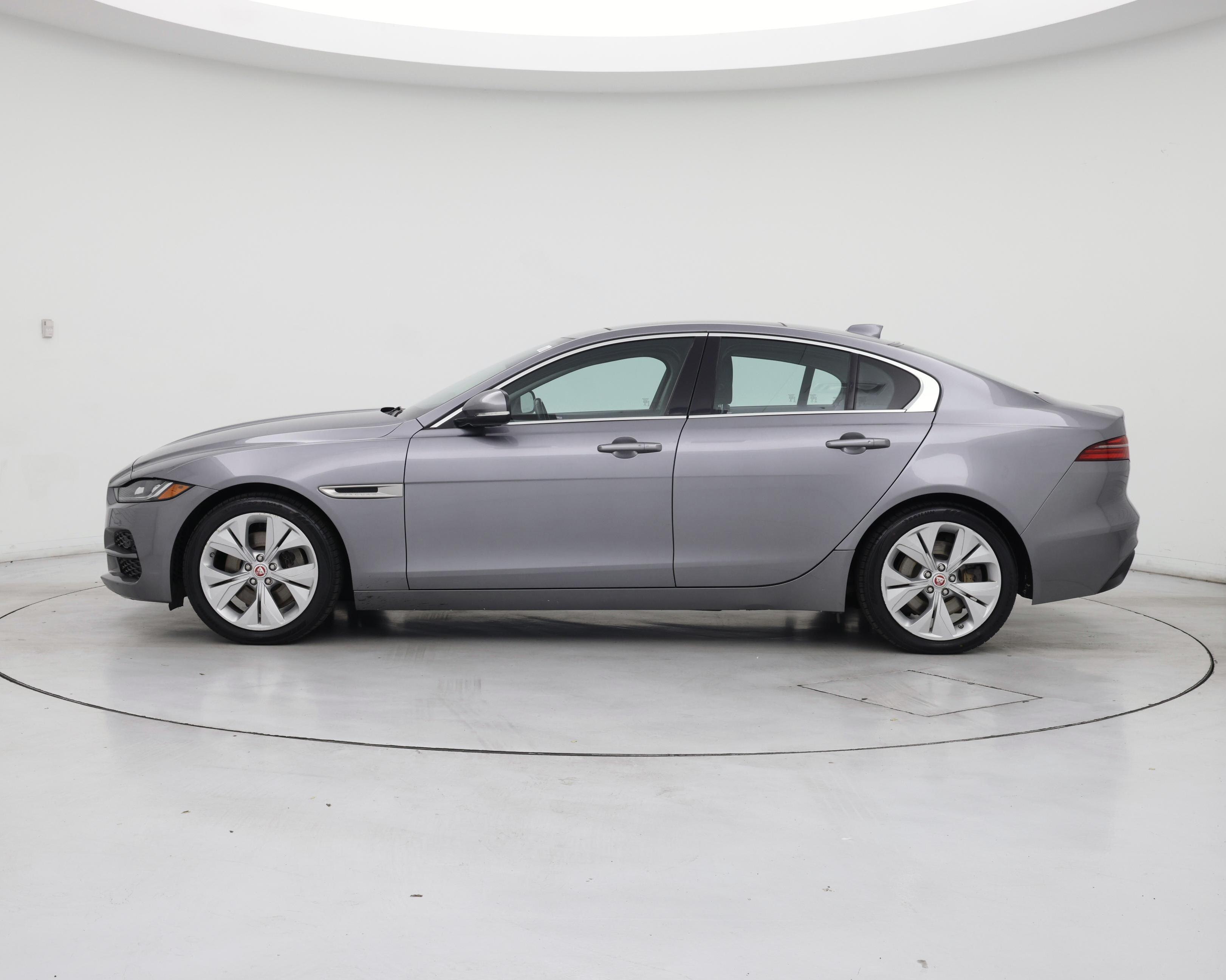 Thumbnail: 2020 Jaguar XE - 3