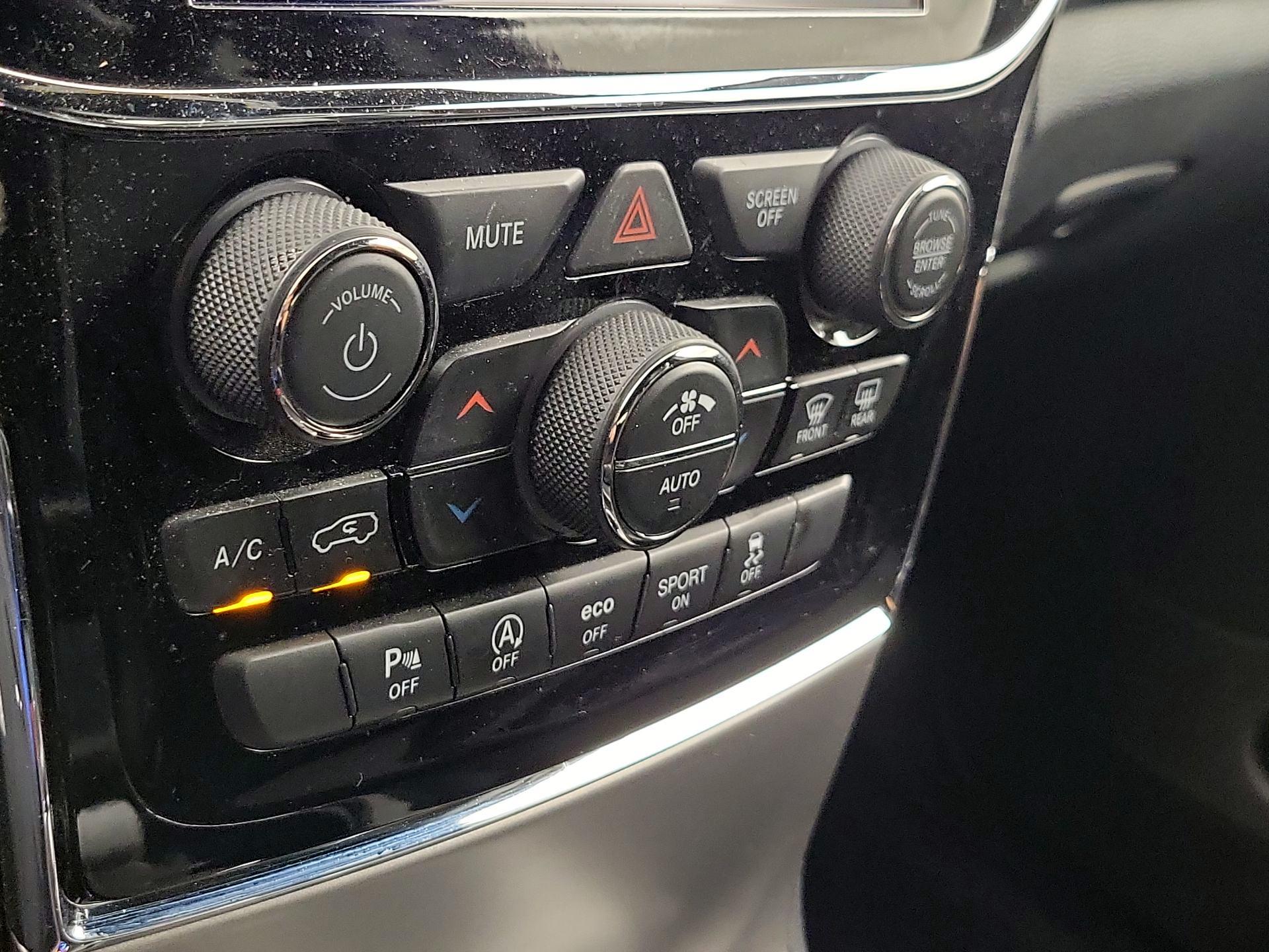 Thumbnail: 2019 Jeep Grand Cherokee - 17