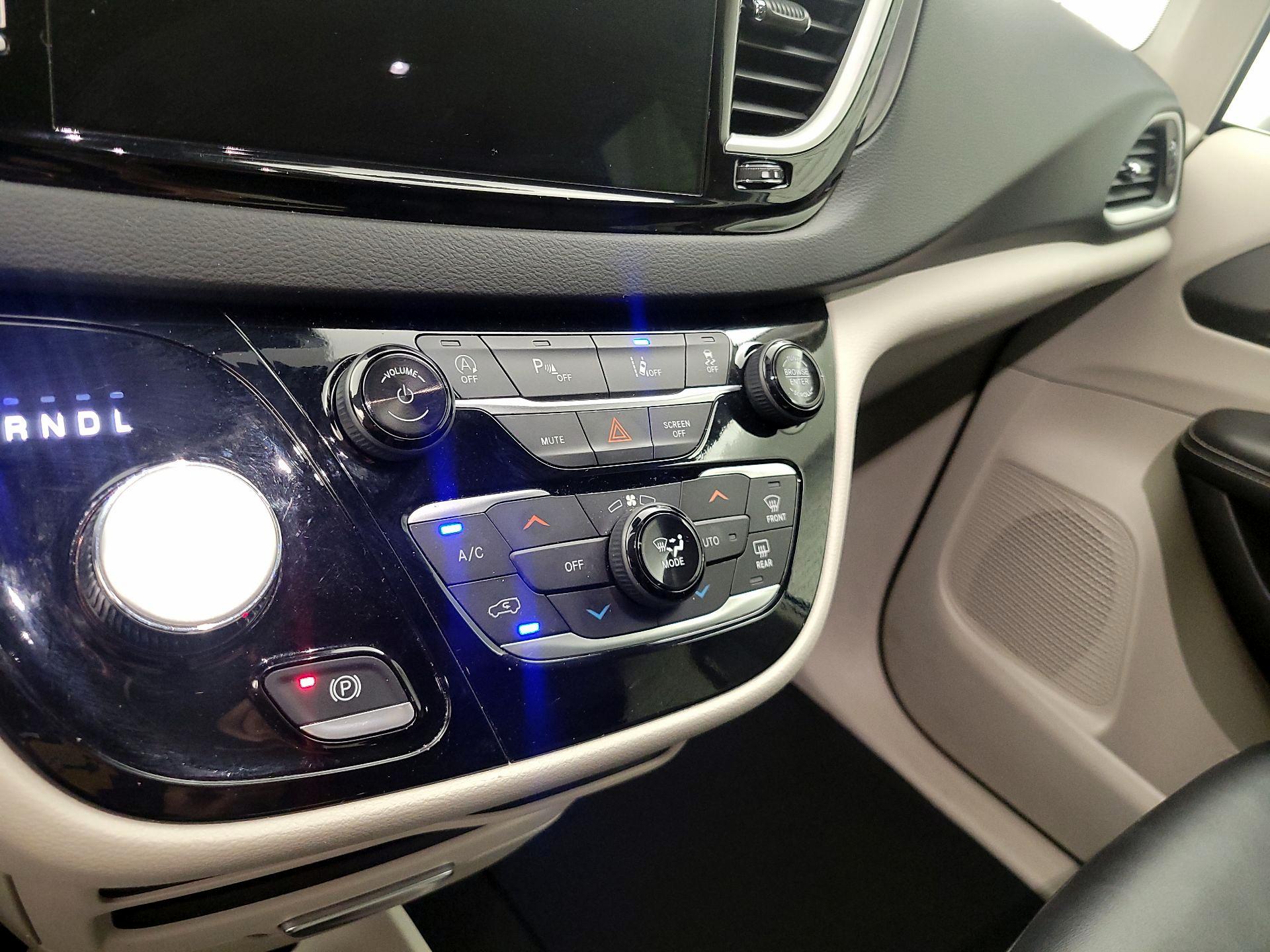 Thumbnail: 2024 Chrysler Pacifica - 16