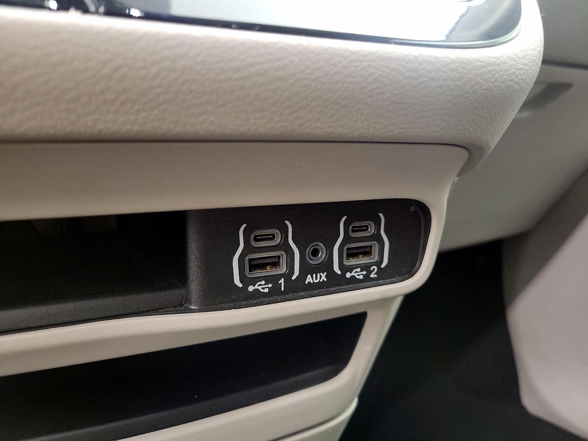 Thumbnail: 2024 Chrysler Pacifica - 18
