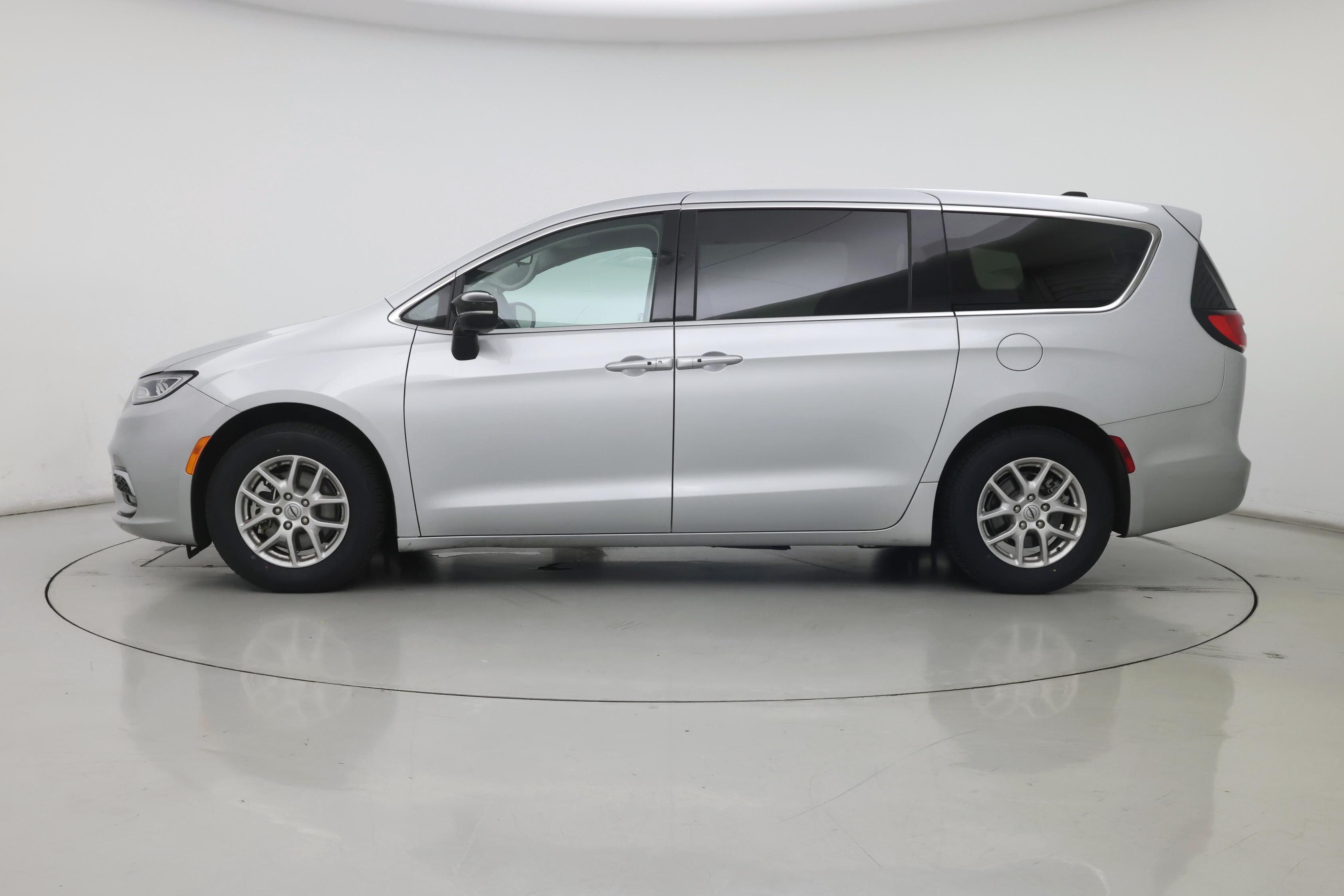Thumbnail: 2024 Chrysler Pacifica - 3