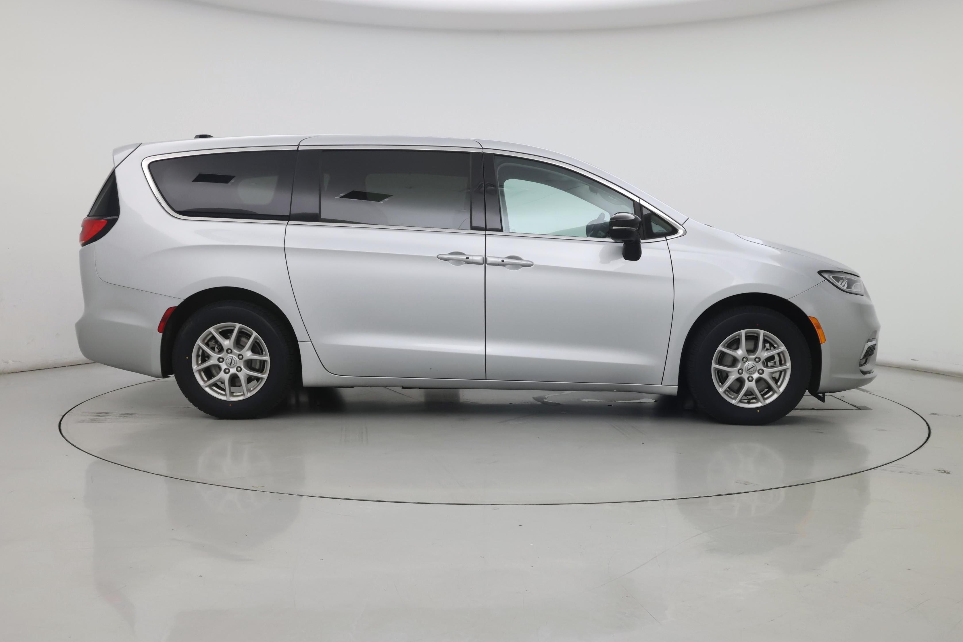 Thumbnail: 2024 Chrysler Pacifica - 7