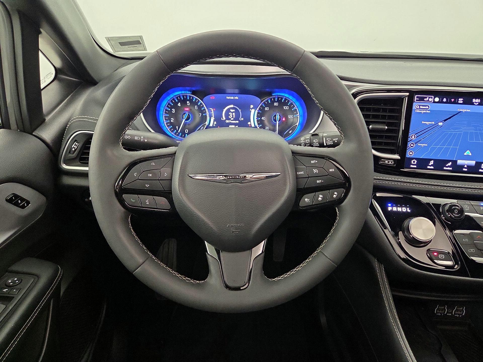 Thumbnail: 2025 Chrysler Pacifica - 10