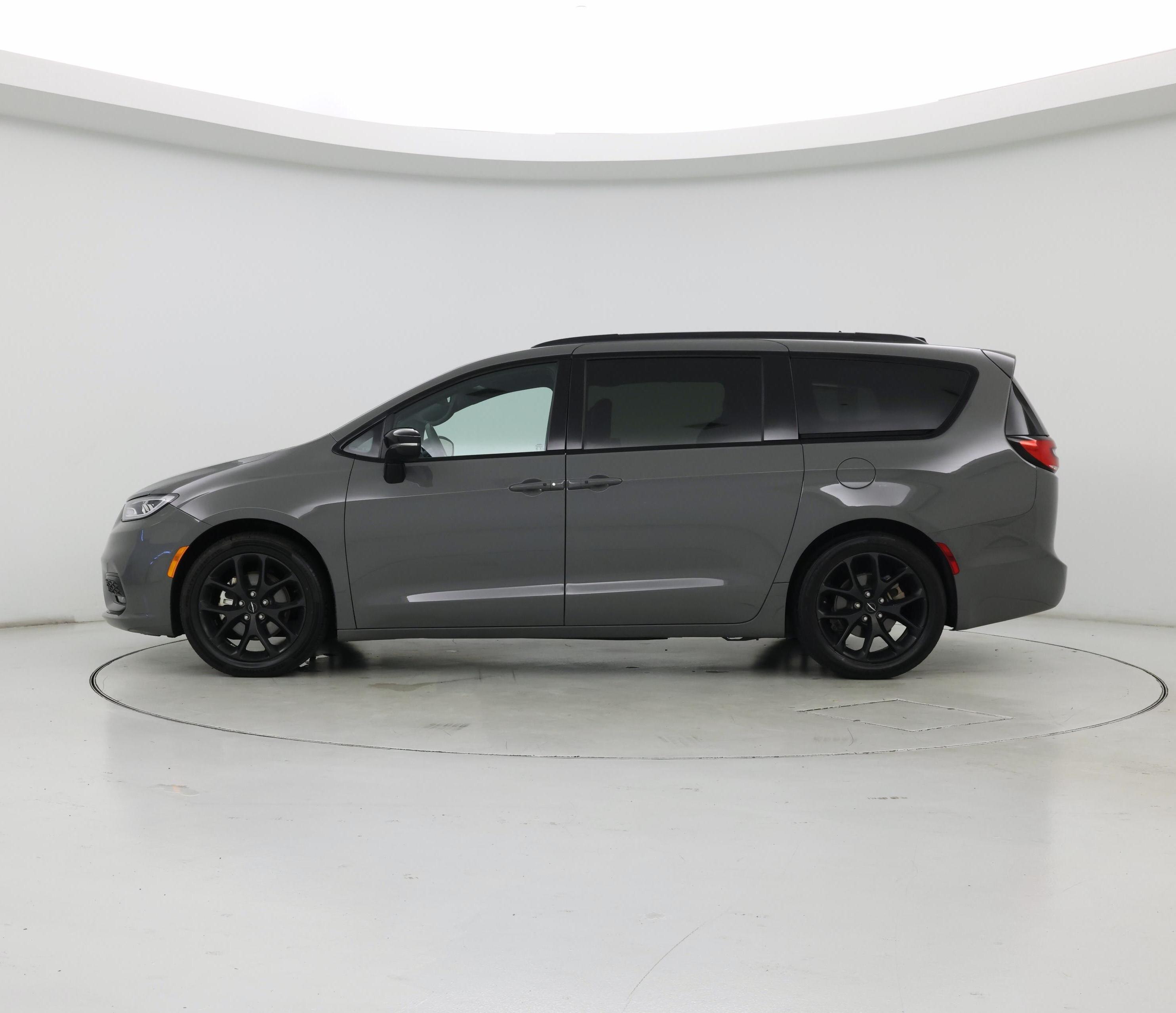 Thumbnail: 2025 Chrysler Pacifica - 3