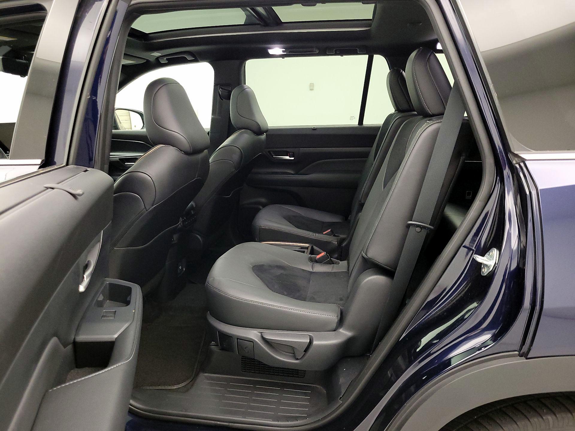 Thumbnail: 2024 Toyota Highlander - 20
