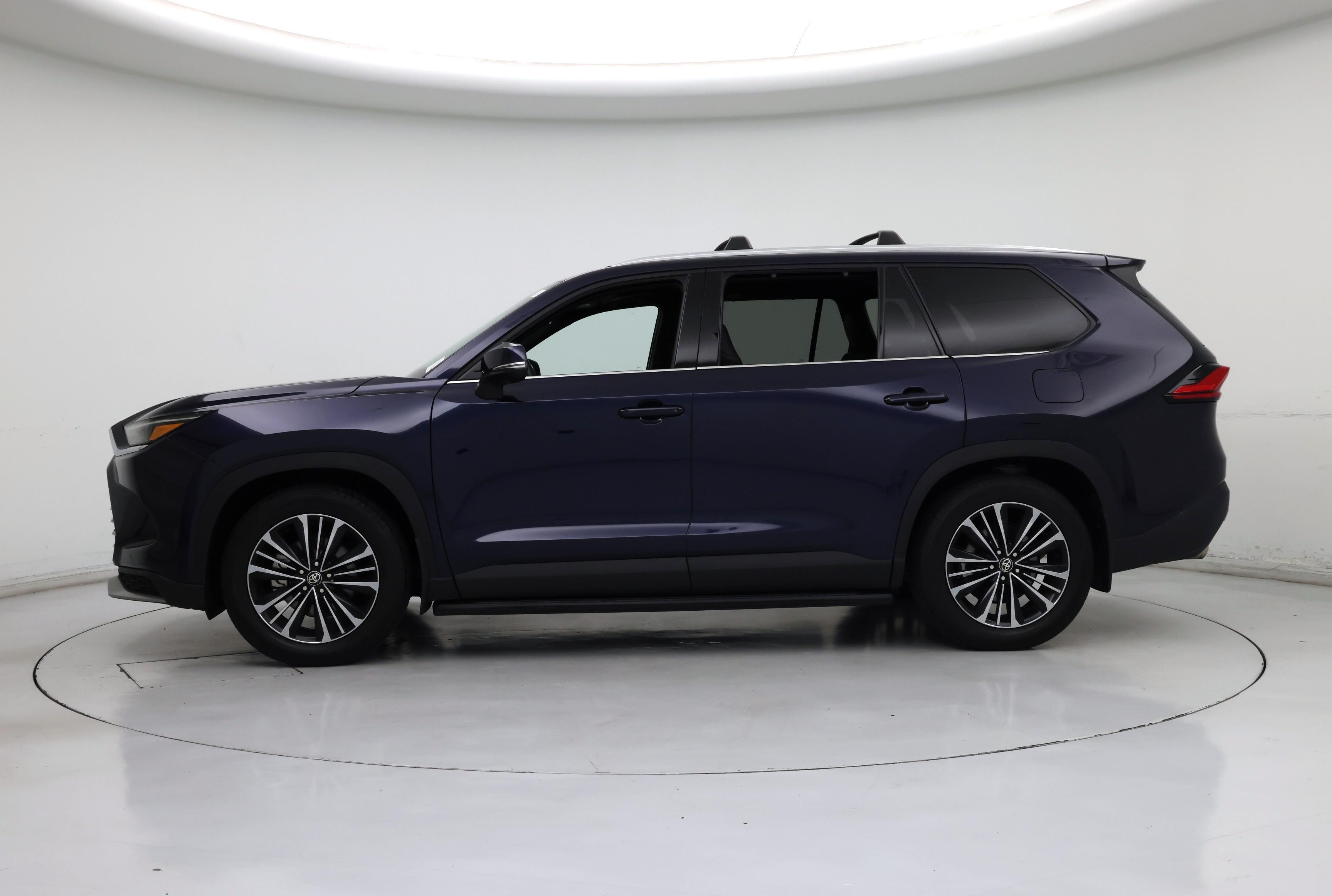 Thumbnail: 2024 Toyota Highlander - 3