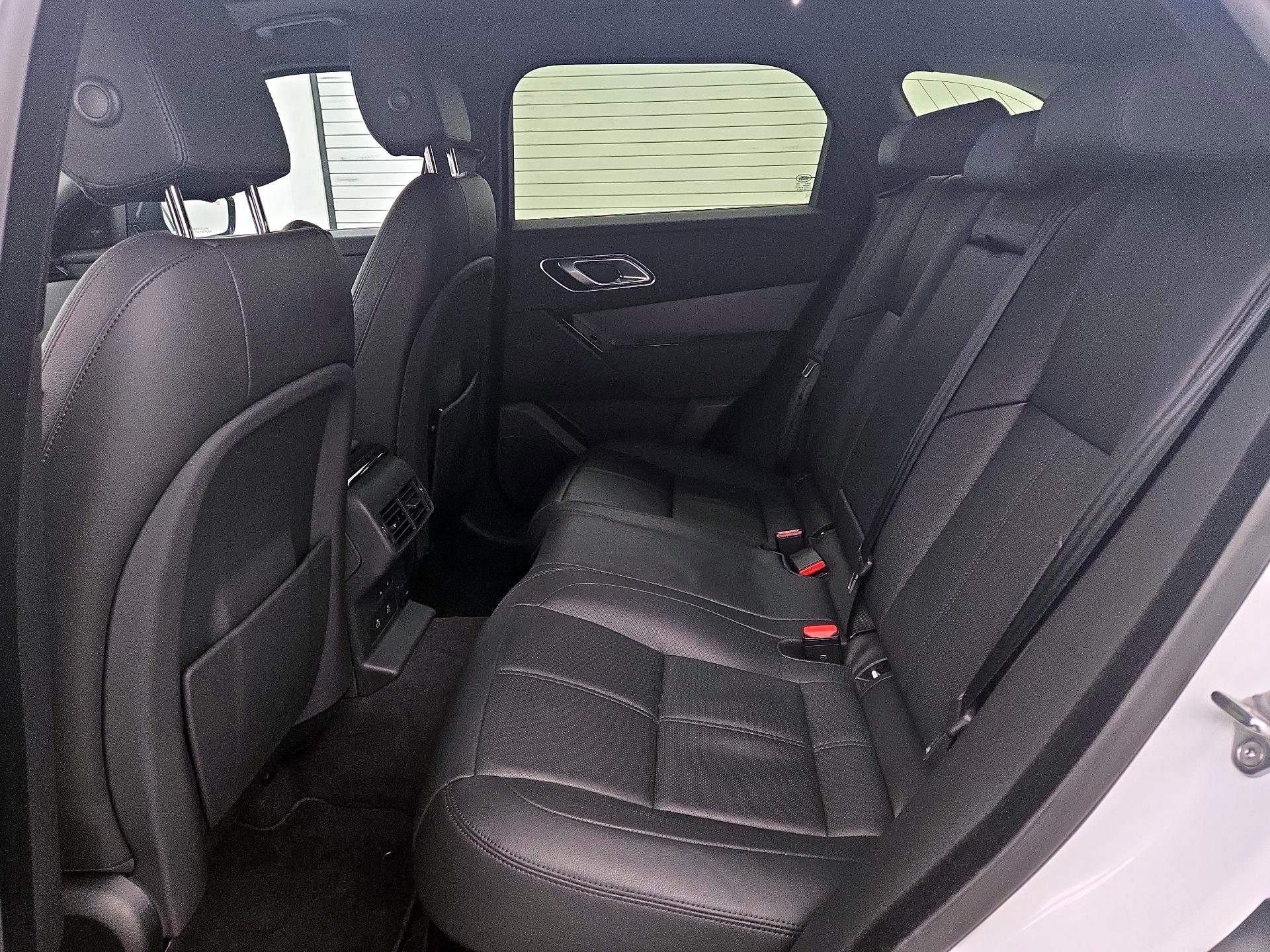 Thumbnail: 2025 Land Rover Range Rover Velar - 19