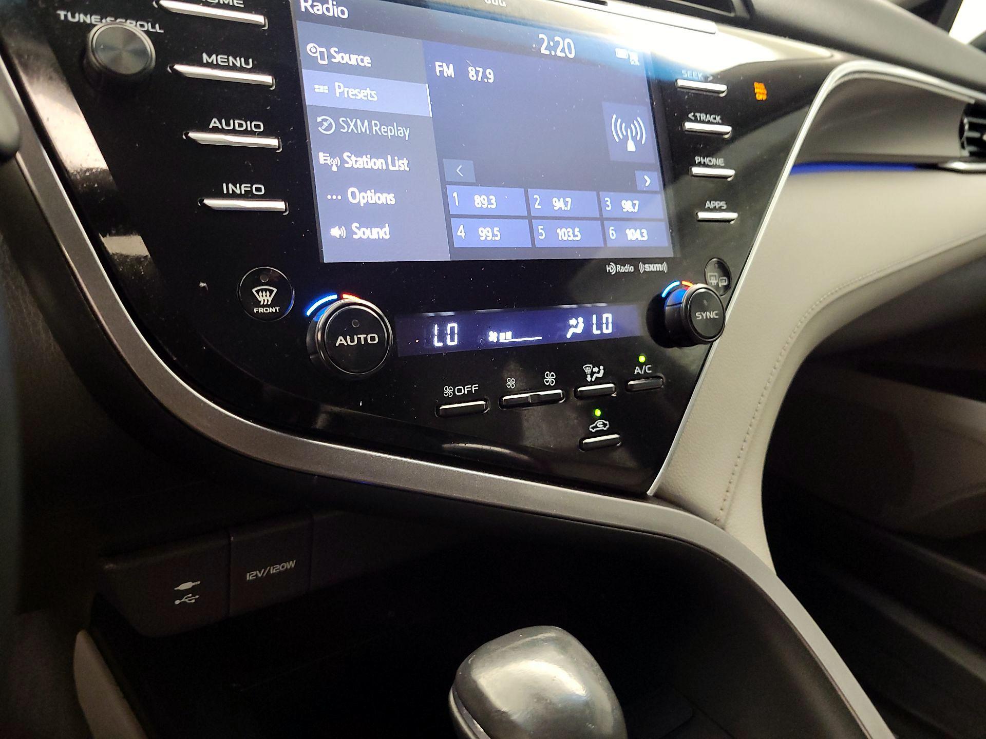 Thumbnail: 2018 Toyota Camry - 16