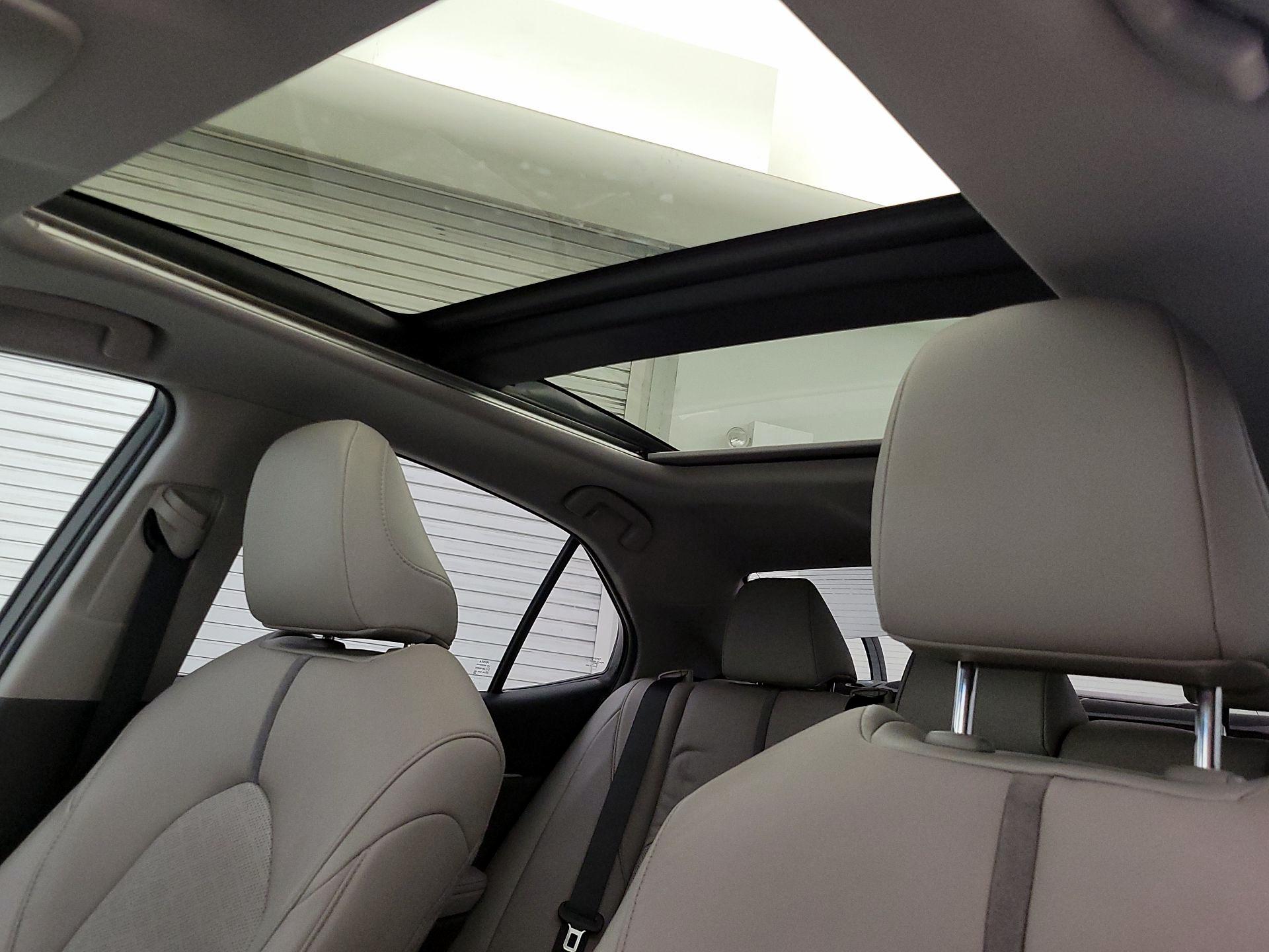 Thumbnail: 2018 Toyota Camry - 19
