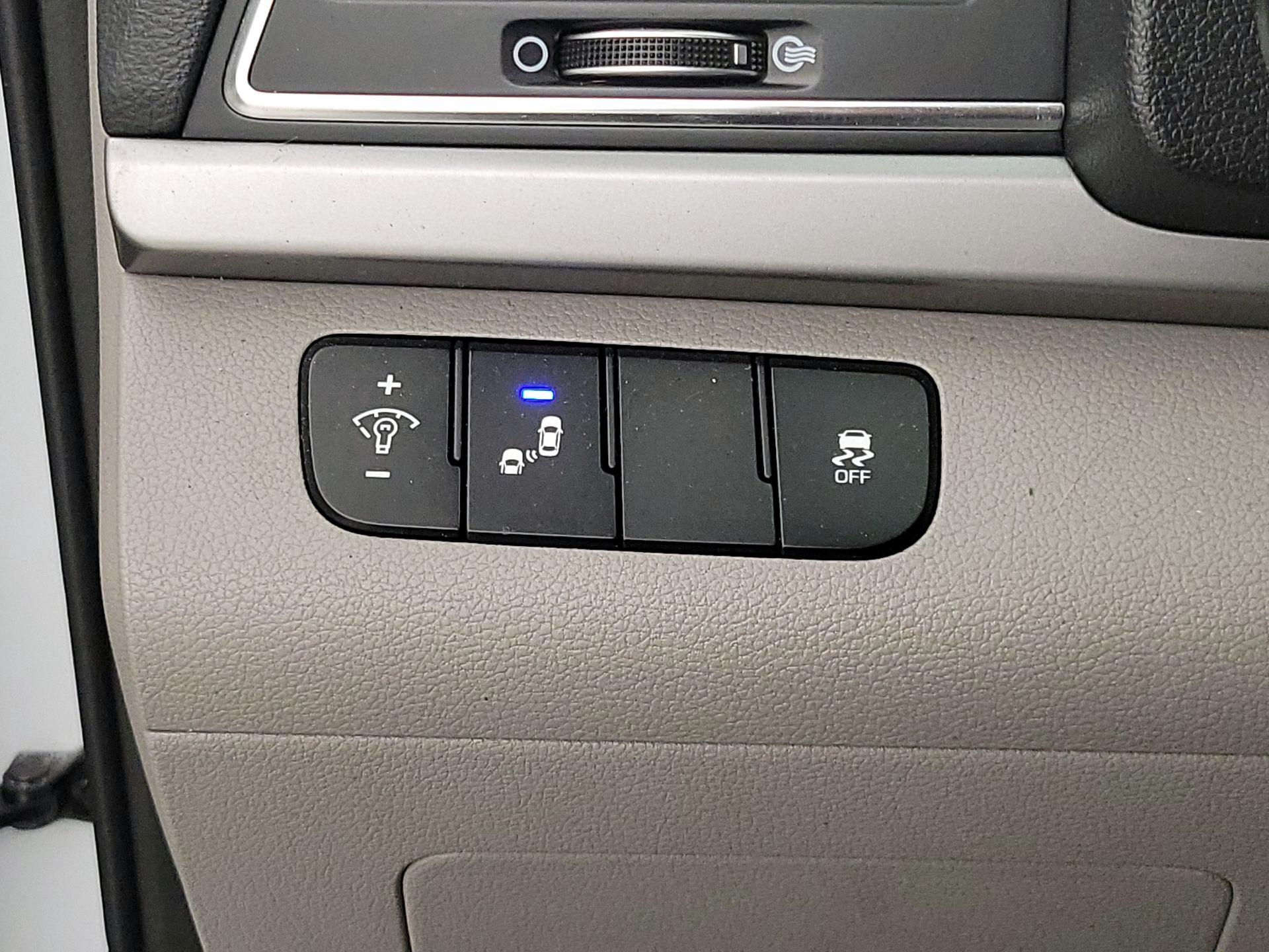 Thumbnail: 2017 Hyundai Elantra - 13