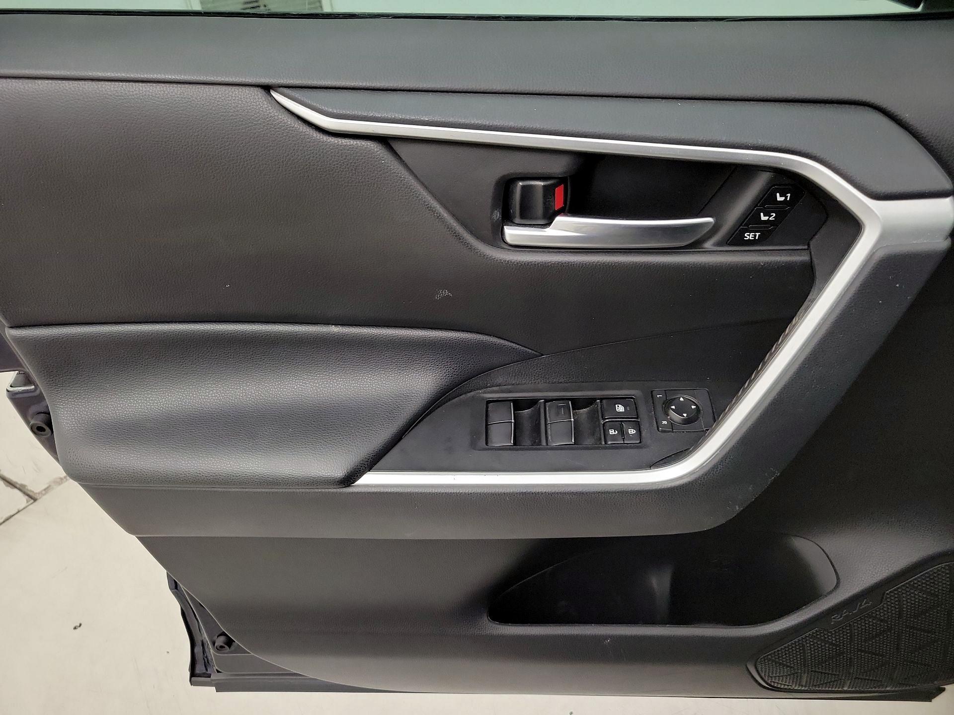 Thumbnail: 2021 Toyota RAV4 - 12
