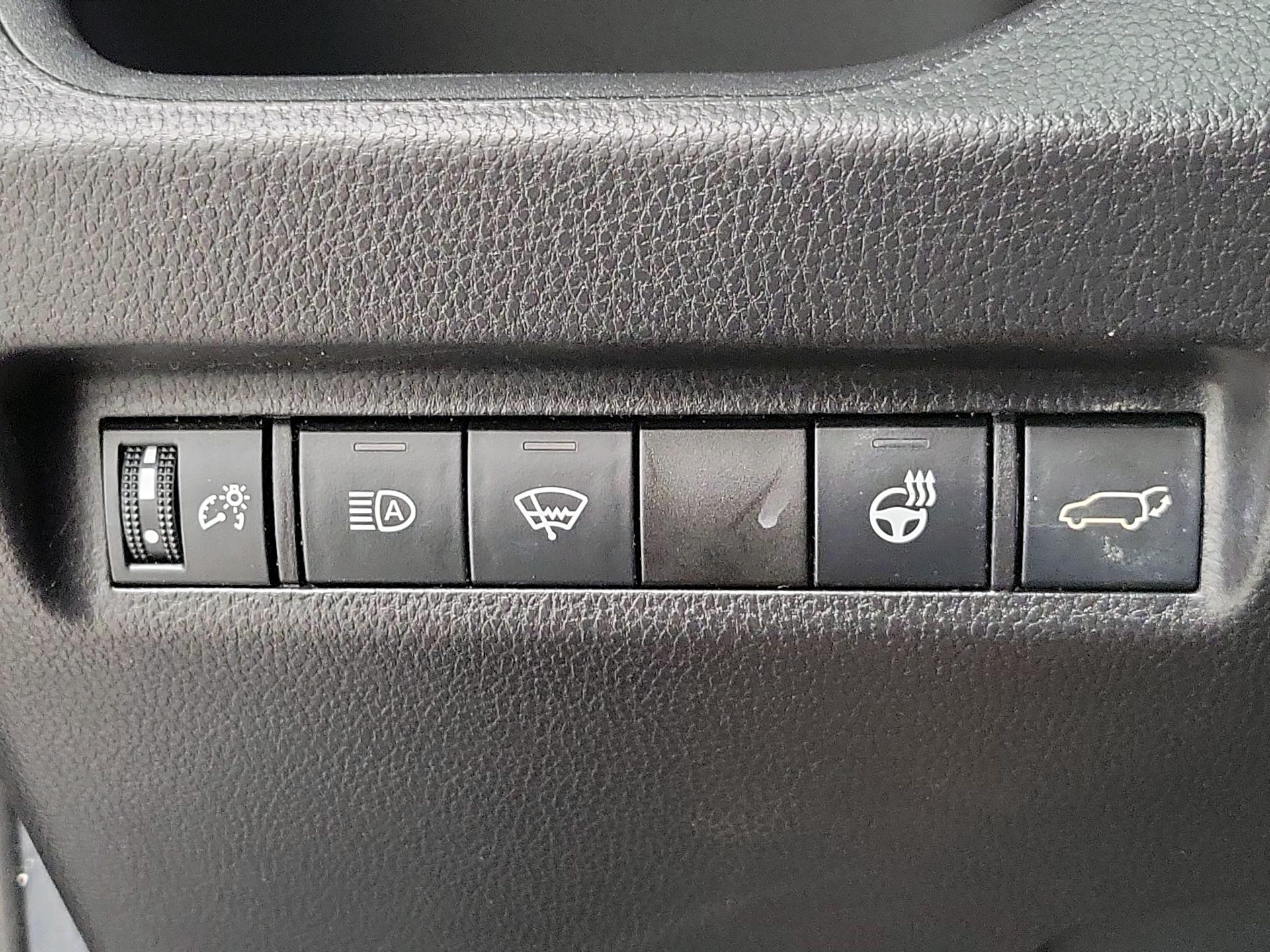 Thumbnail: 2021 Toyota RAV4 - 13