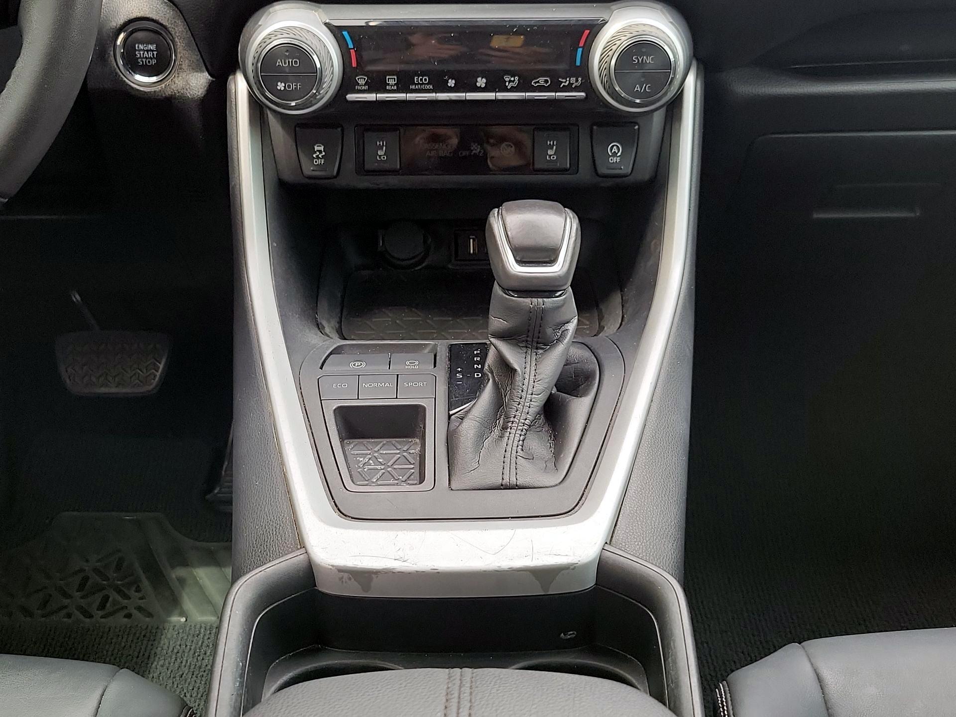 Thumbnail: 2021 Toyota RAV4 - 17