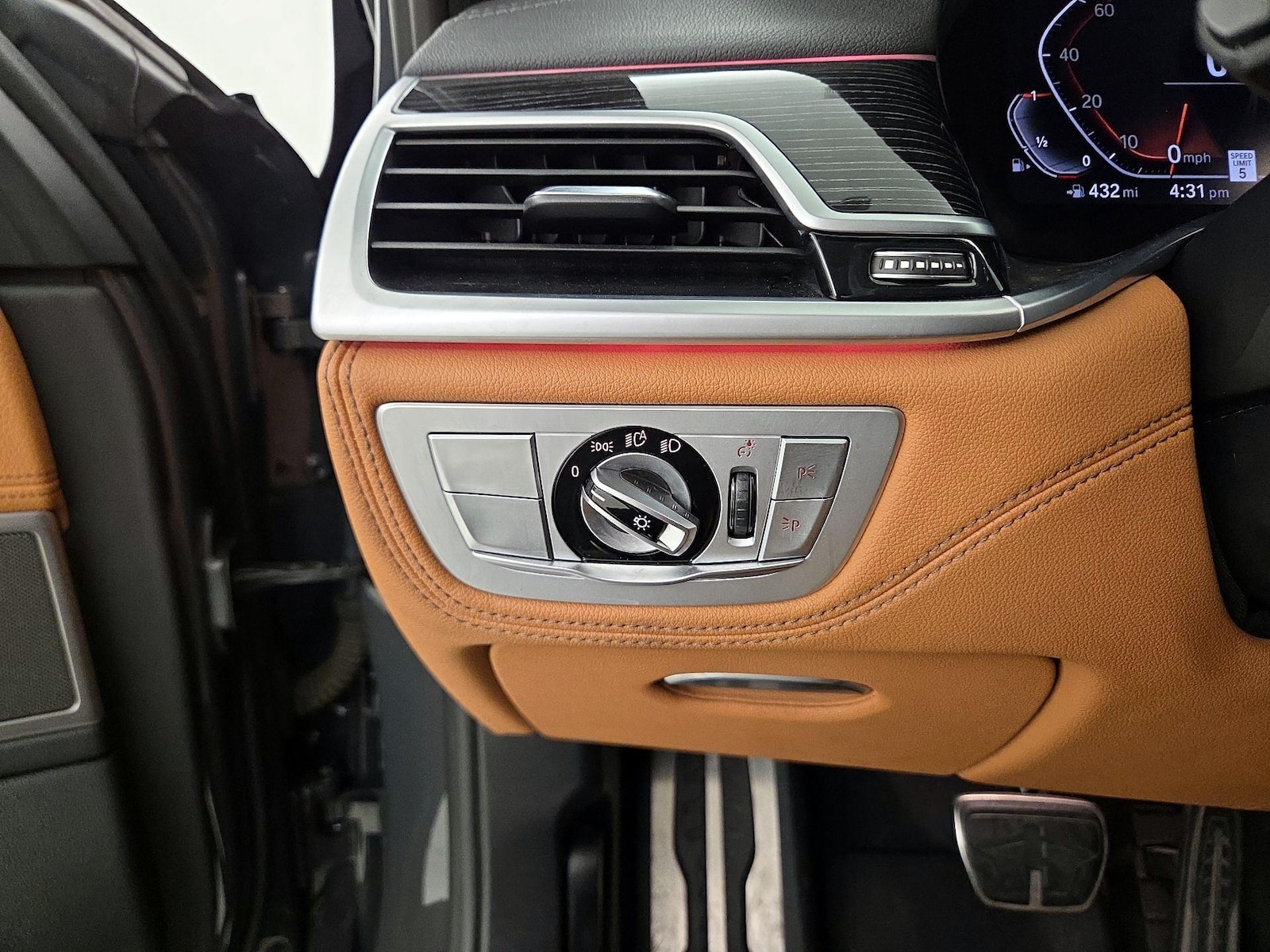 2022 BMW 7 Series 740i - Photo 14