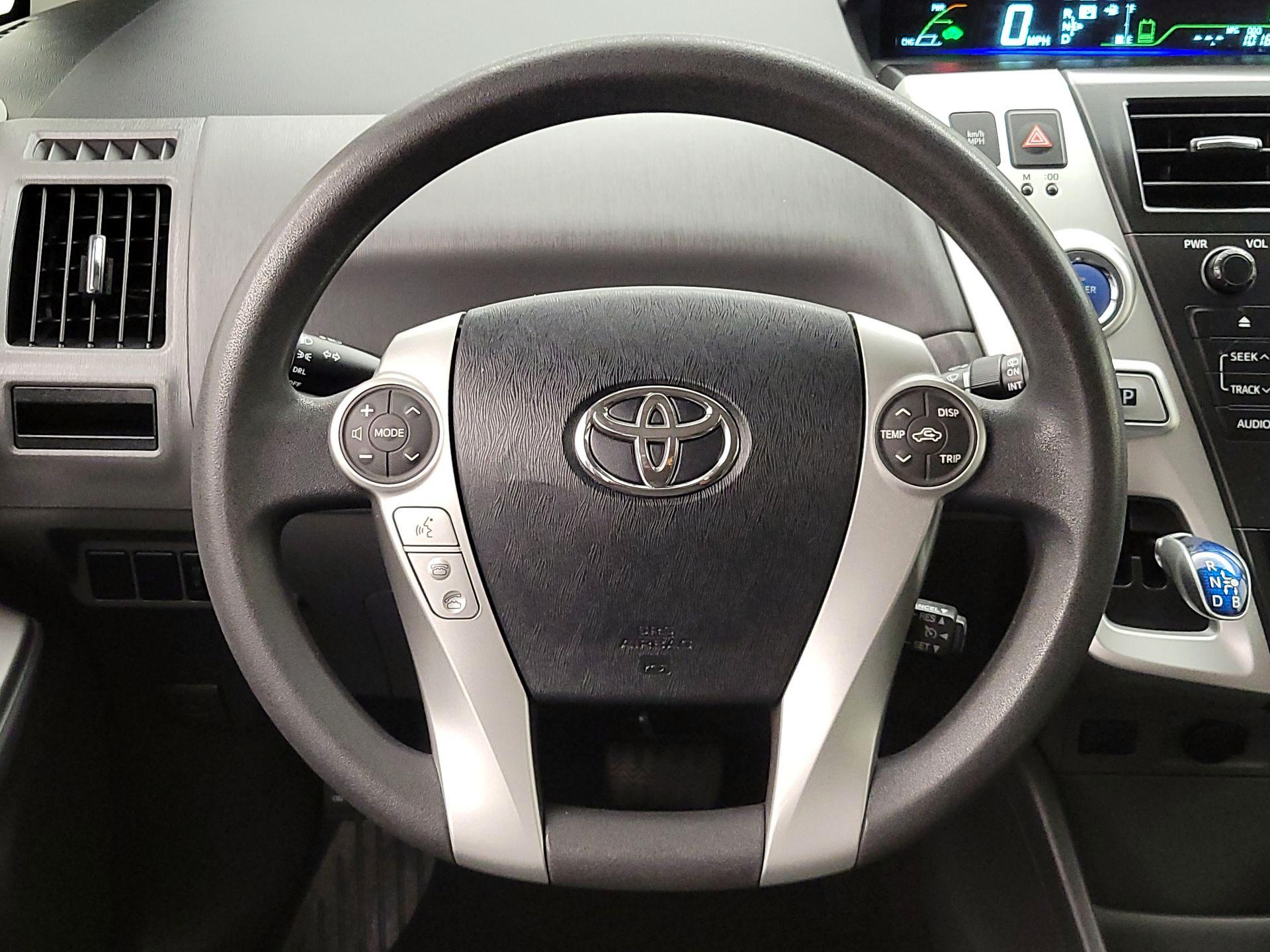Thumbnail: 2014 Toyota Prius v - 10