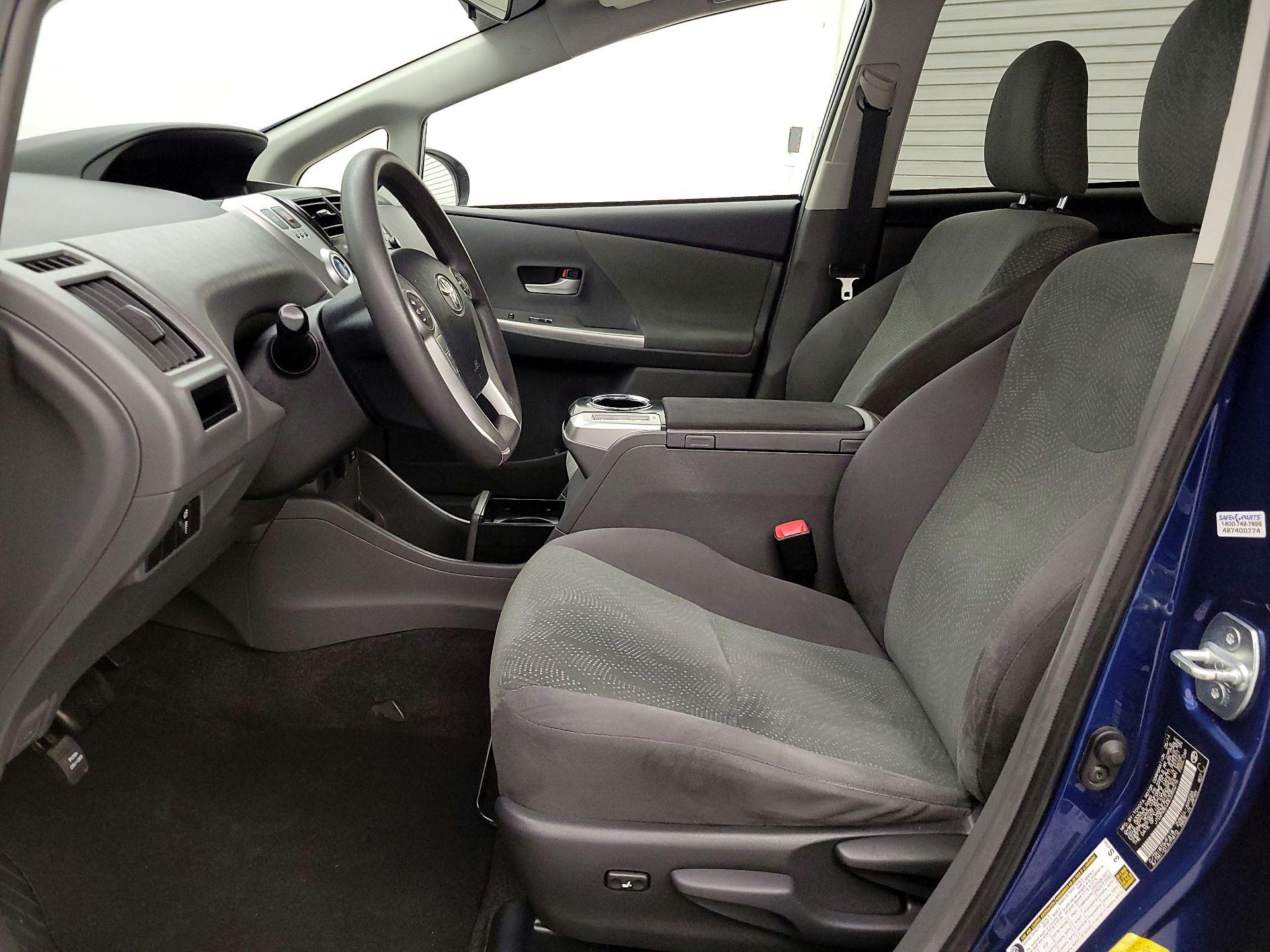 Thumbnail: 2014 Toyota Prius v - 11
