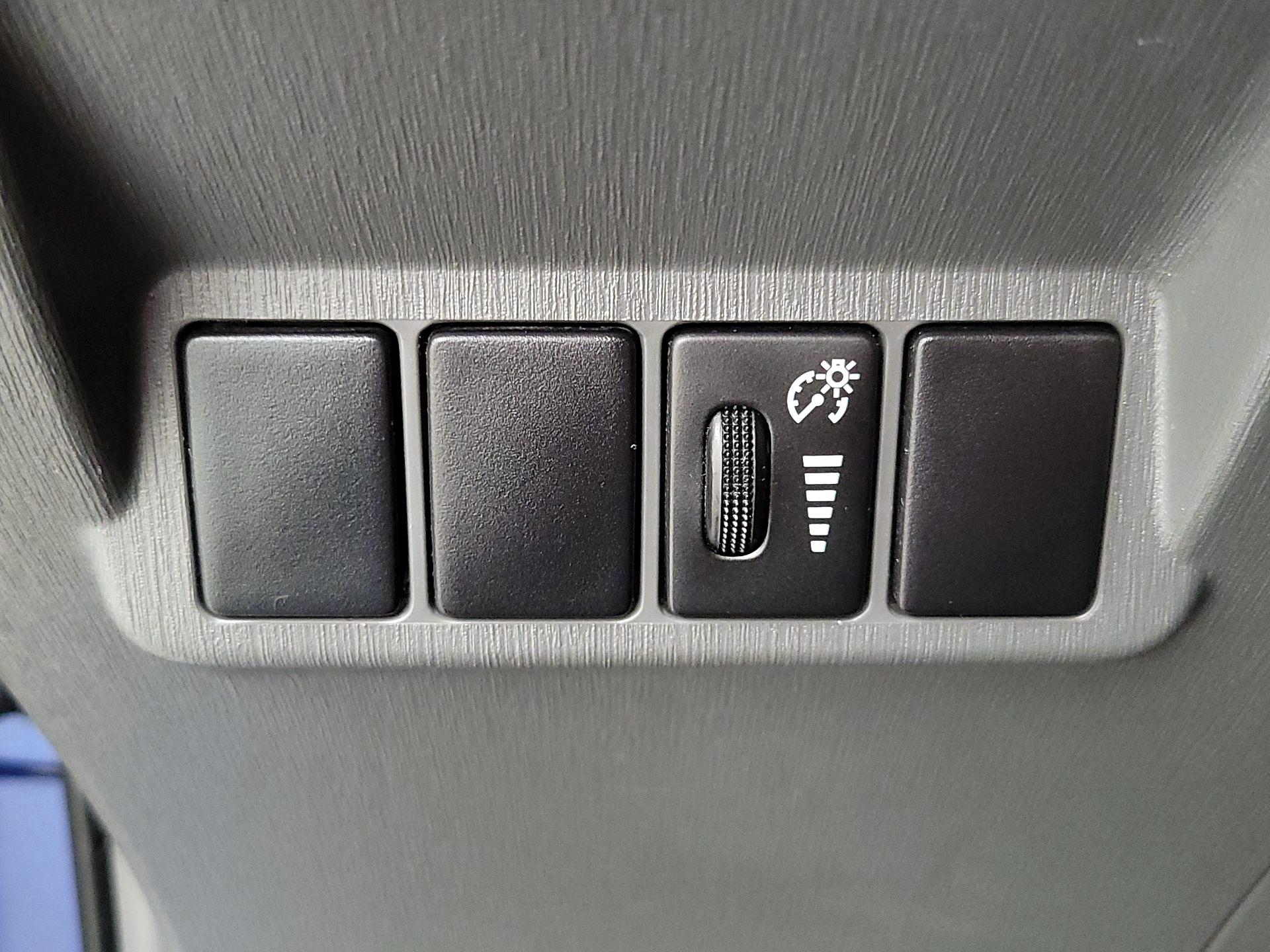 Thumbnail: 2014 Toyota Prius v - 13