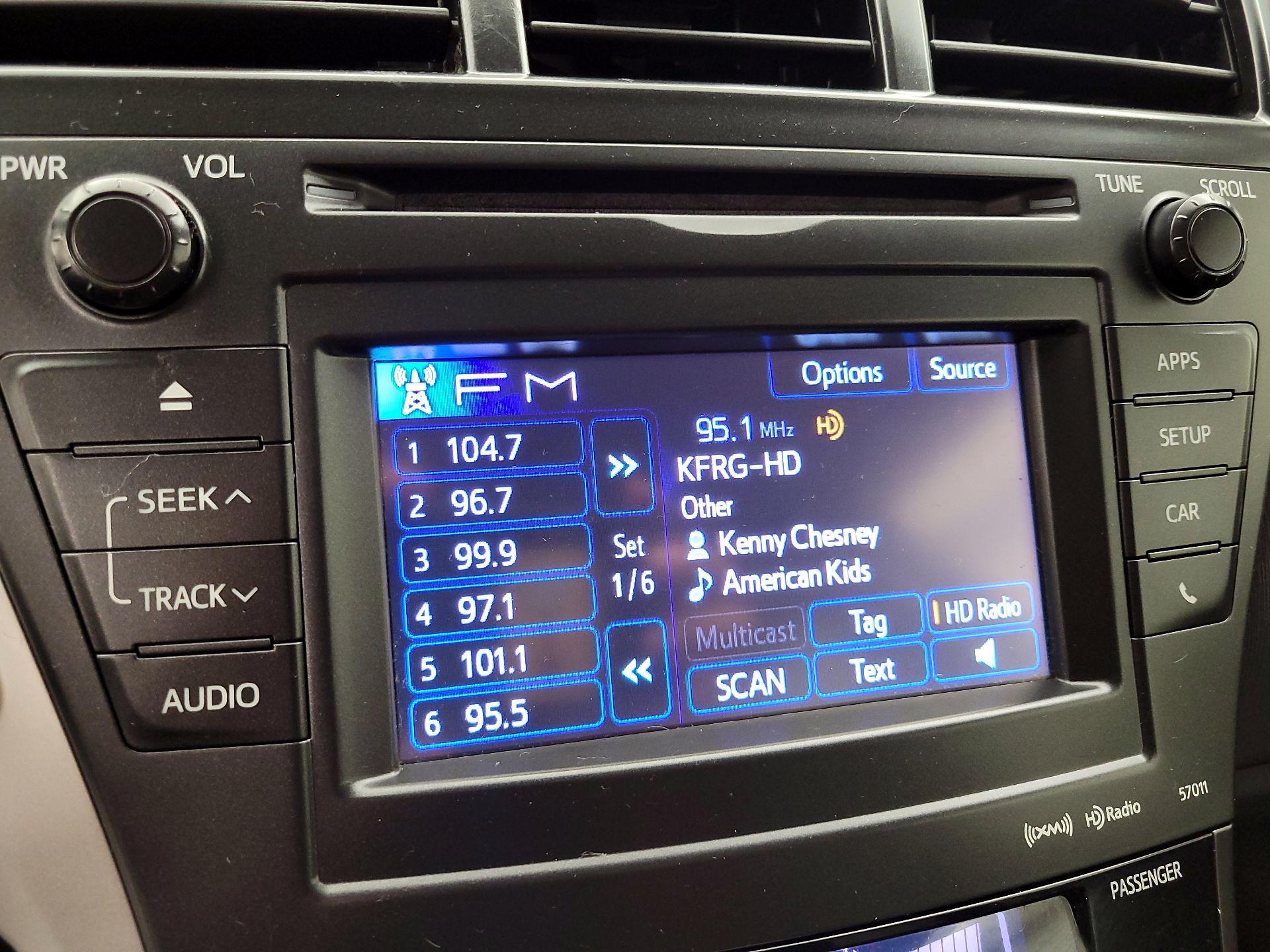 Thumbnail: 2014 Toyota Prius v - 15