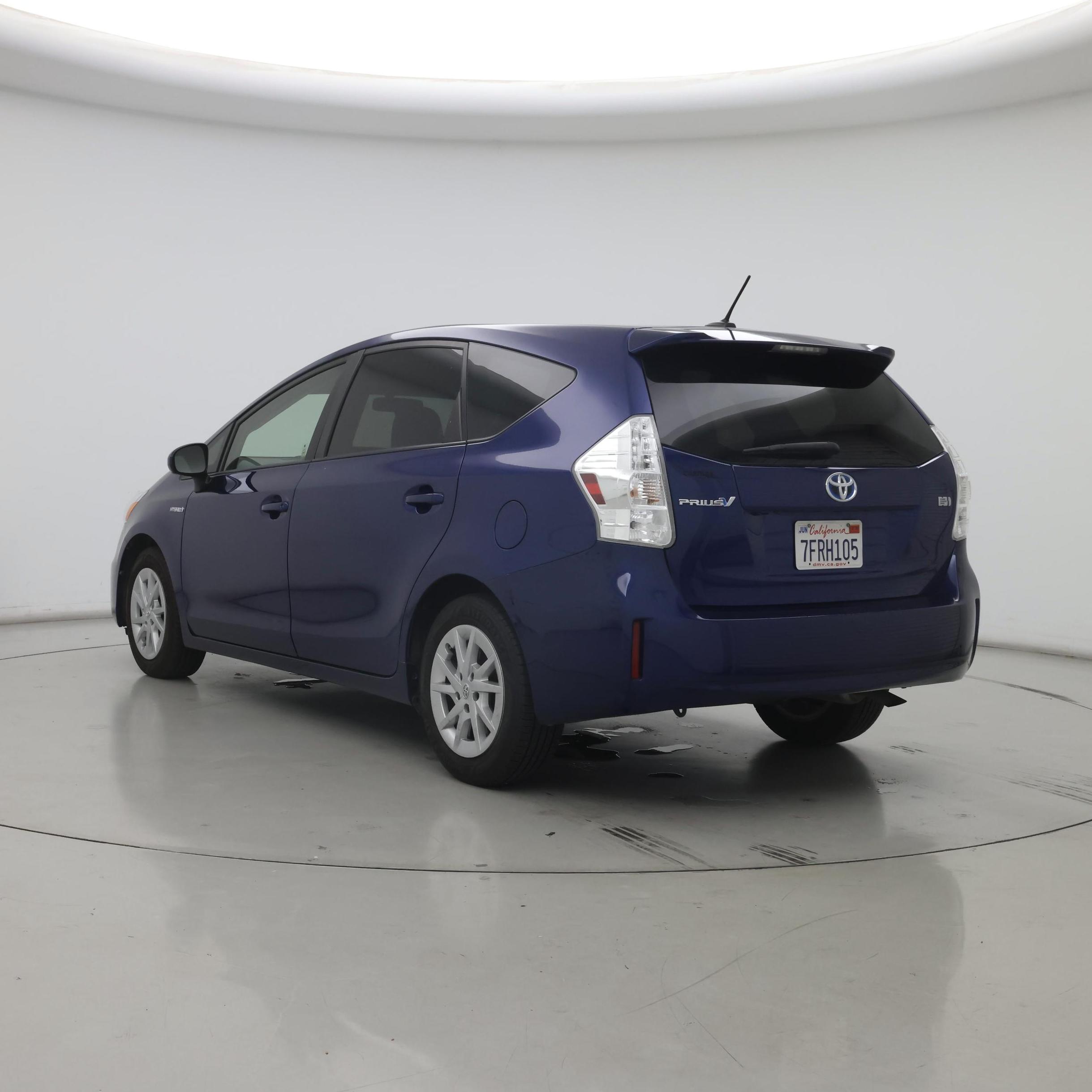 Thumbnail: 2014 Toyota Prius v - 2