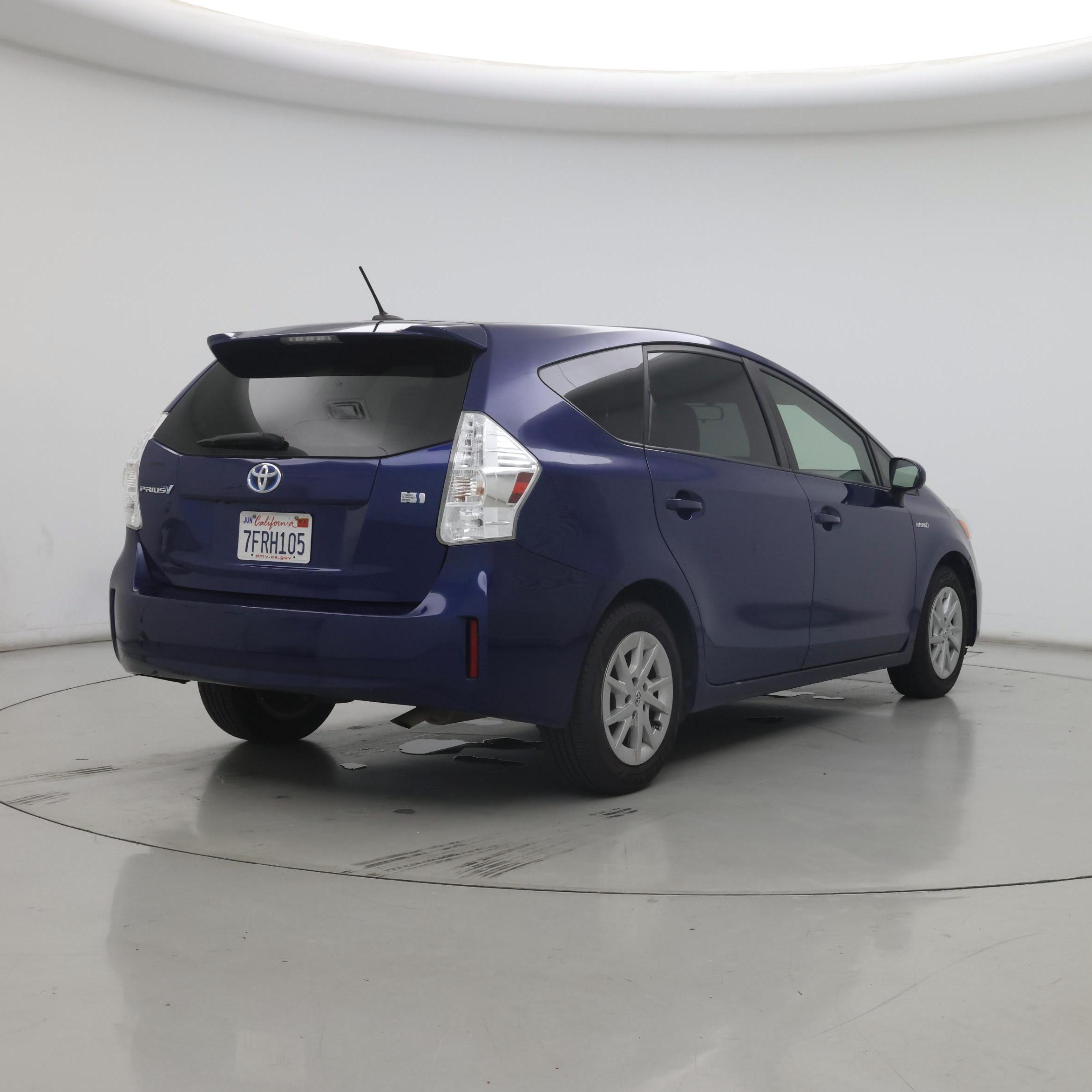 Thumbnail: 2014 Toyota Prius v - 8