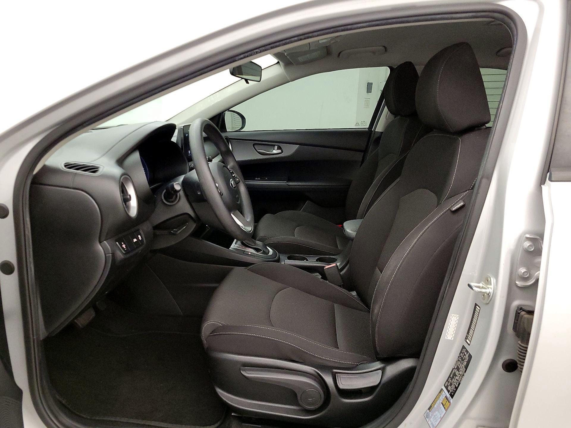 Thumbnail: 2020 Kia Forte - 11