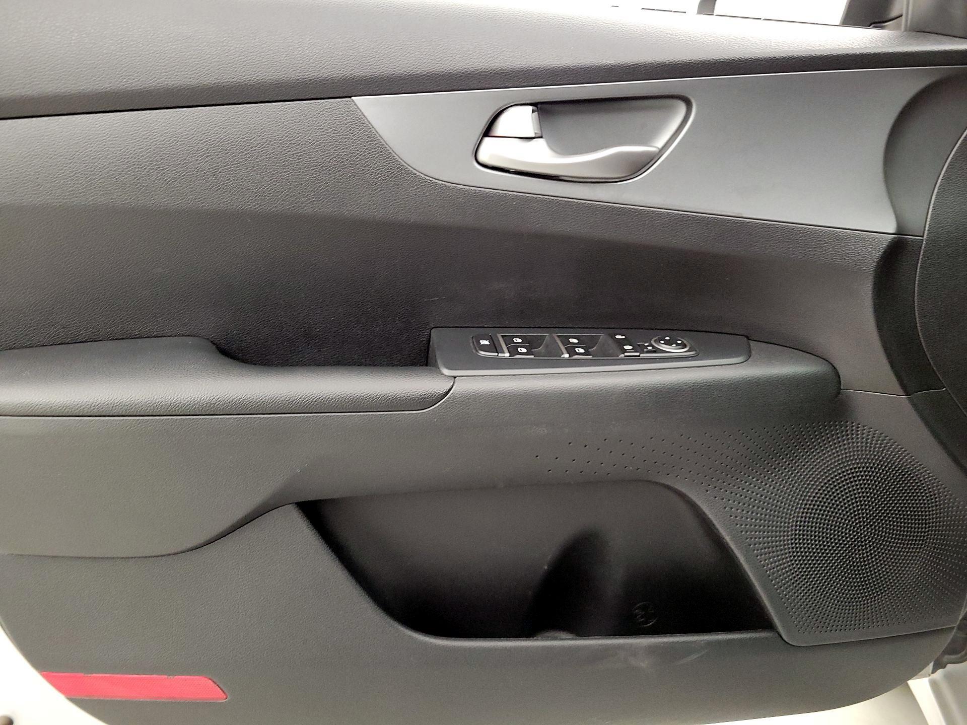 Thumbnail: 2020 Kia Forte - 12