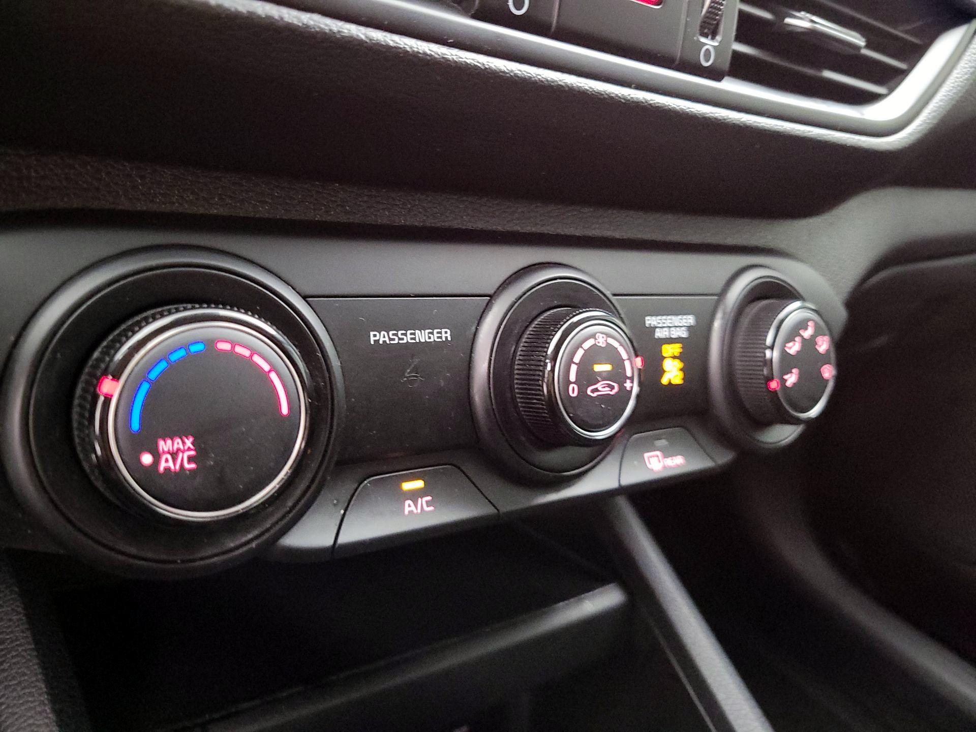 Thumbnail: 2020 Kia Forte - 16