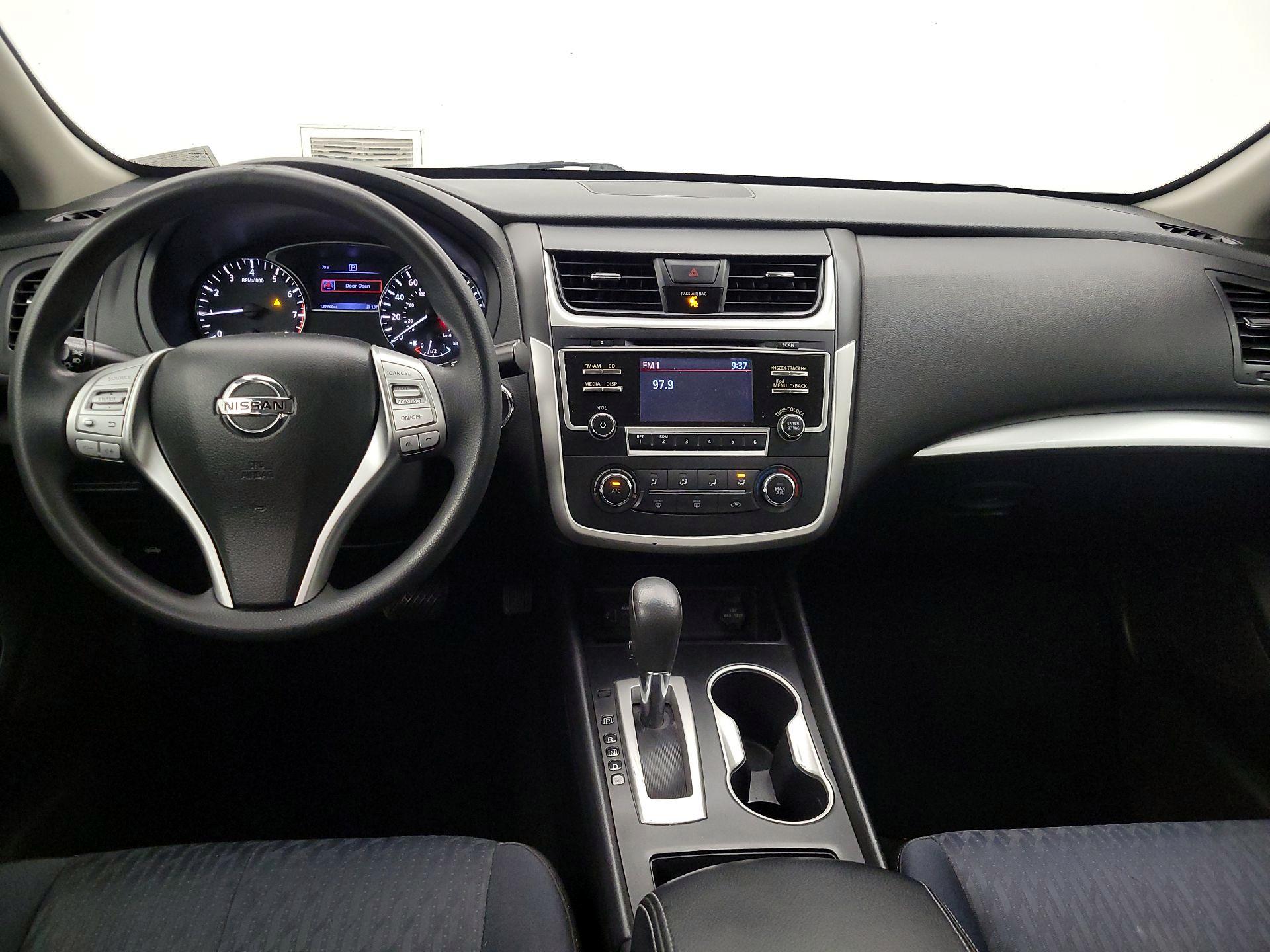 Thumbnail: 2017 Nissan Altima - 9