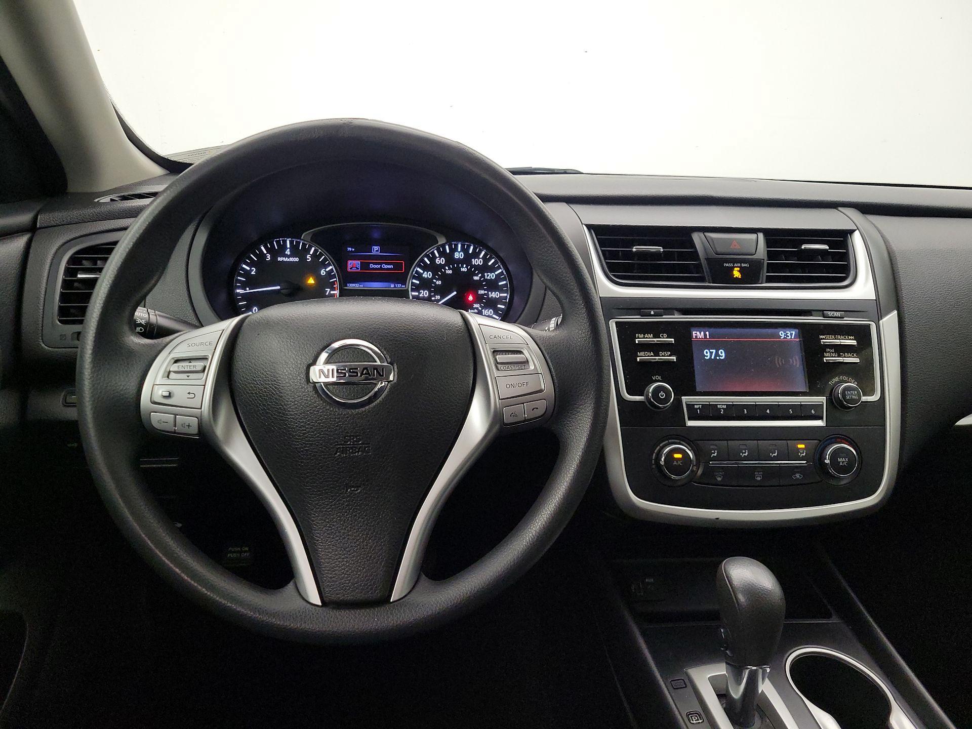 Thumbnail: 2017 Nissan Altima - 10