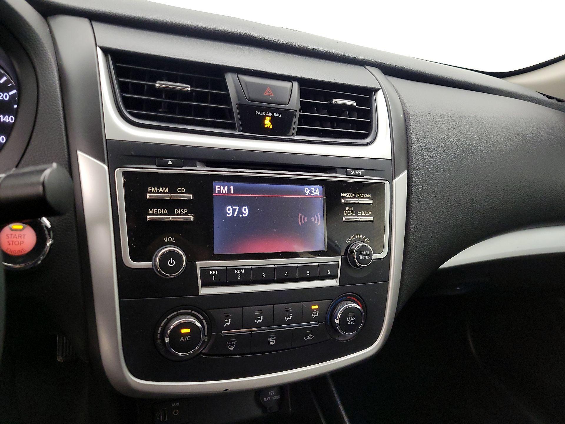 Thumbnail: 2017 Nissan Altima - 15