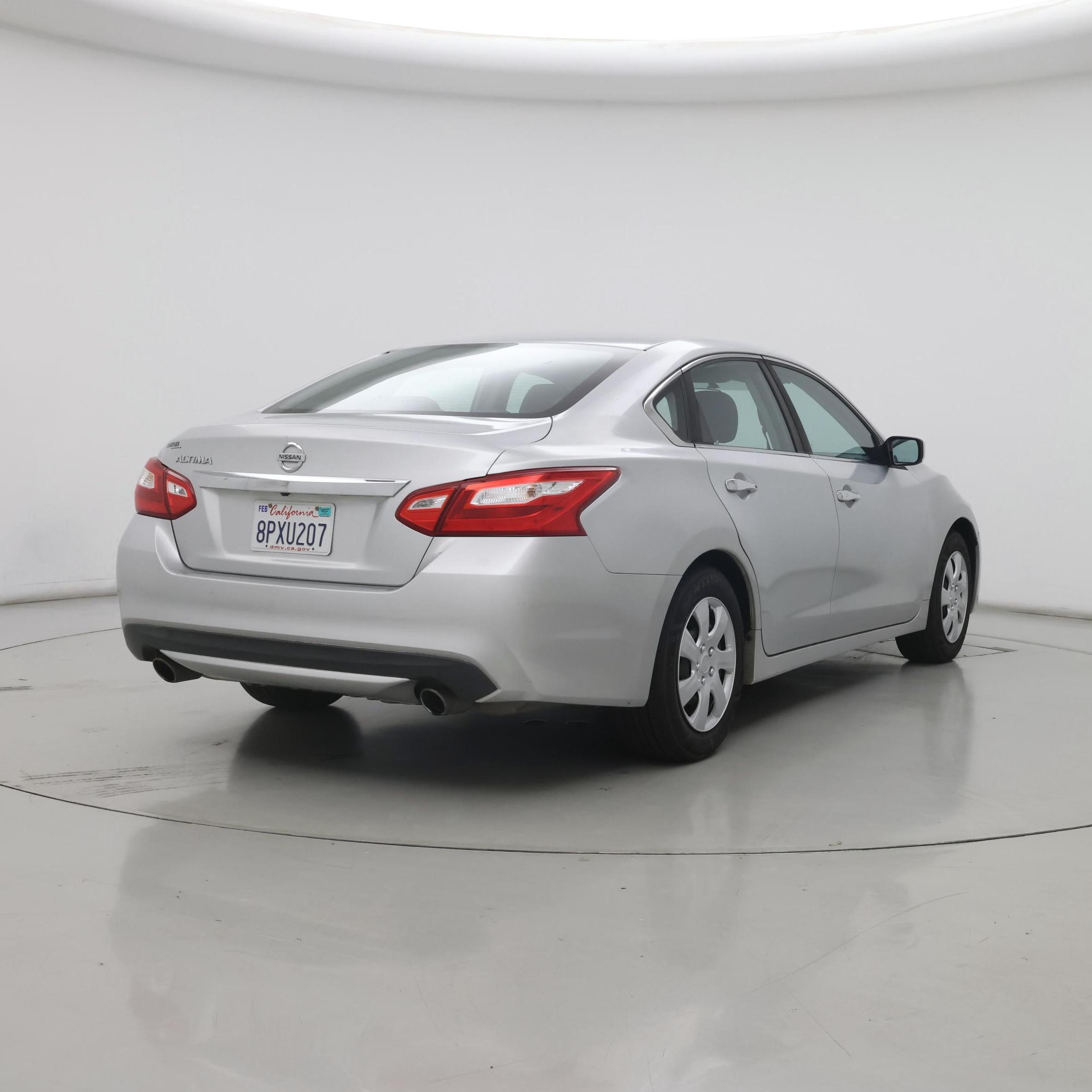 Thumbnail: 2017 Nissan Altima - 8