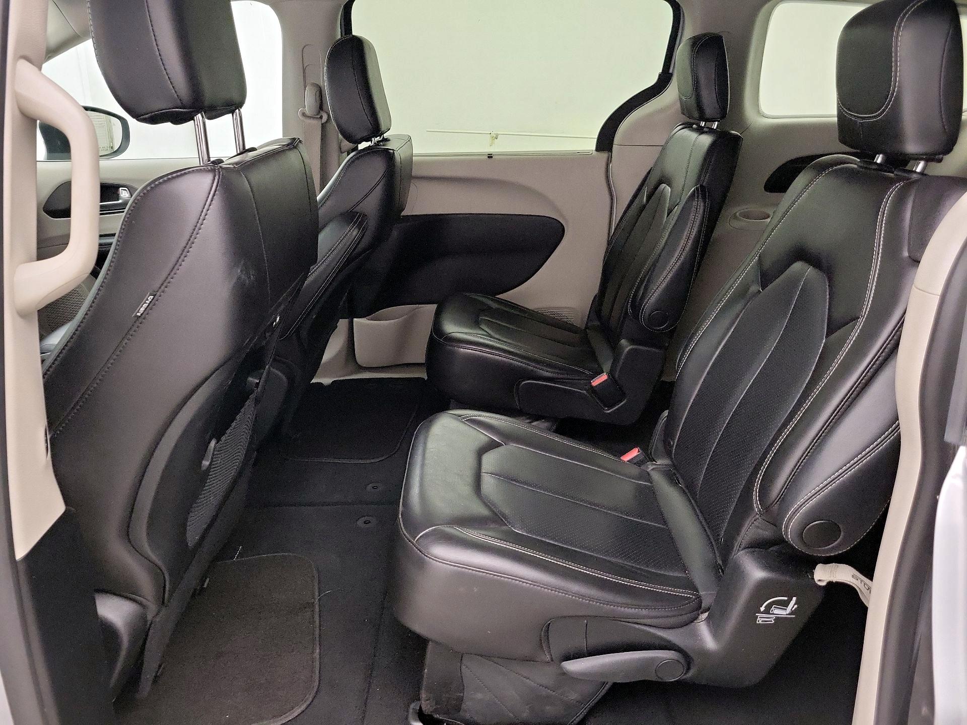 Thumbnail: 2023 Chrysler Pacifica - 19