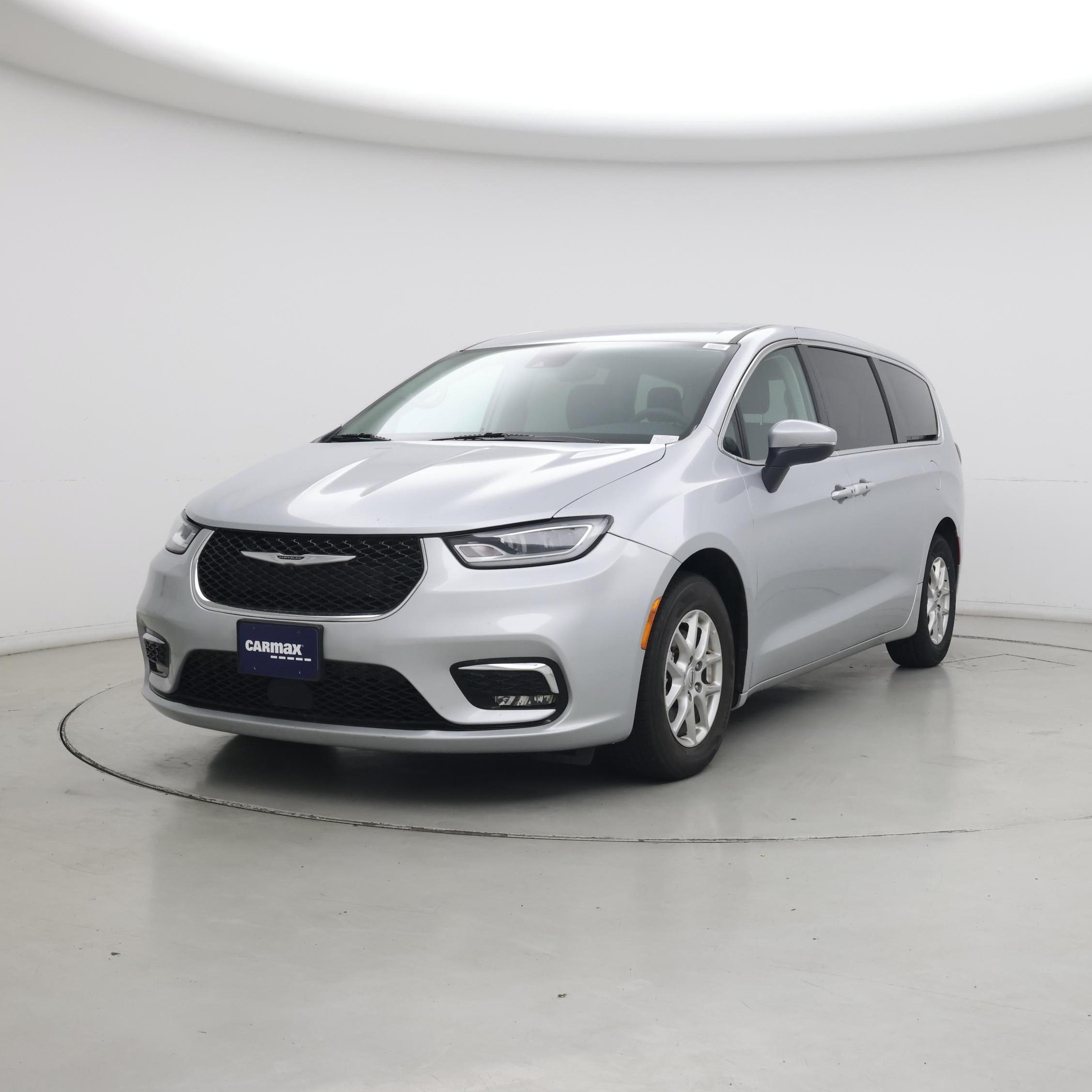 Thumbnail: 2023 Chrysler Pacifica - 4
