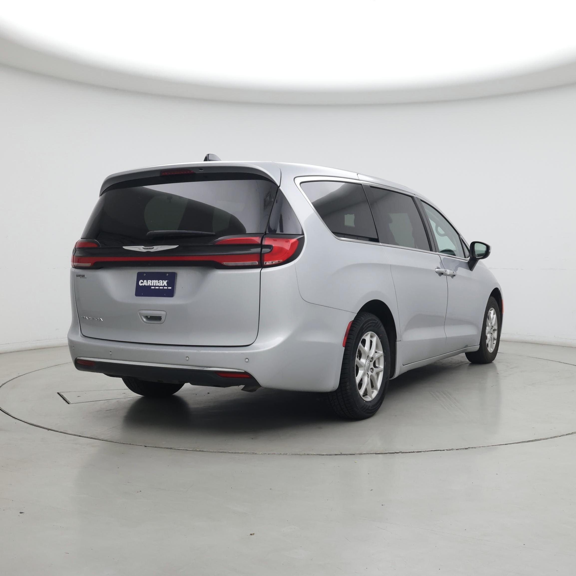 Thumbnail: 2023 Chrysler Pacifica - 8