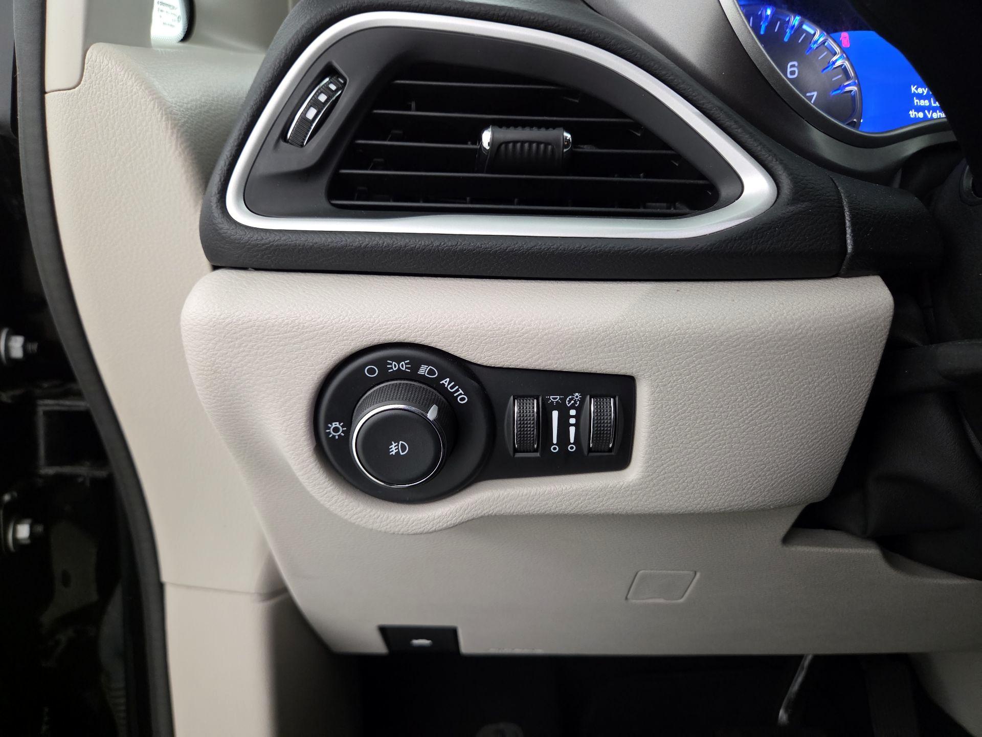 Thumbnail: 2024 Chrysler Pacifica - 13