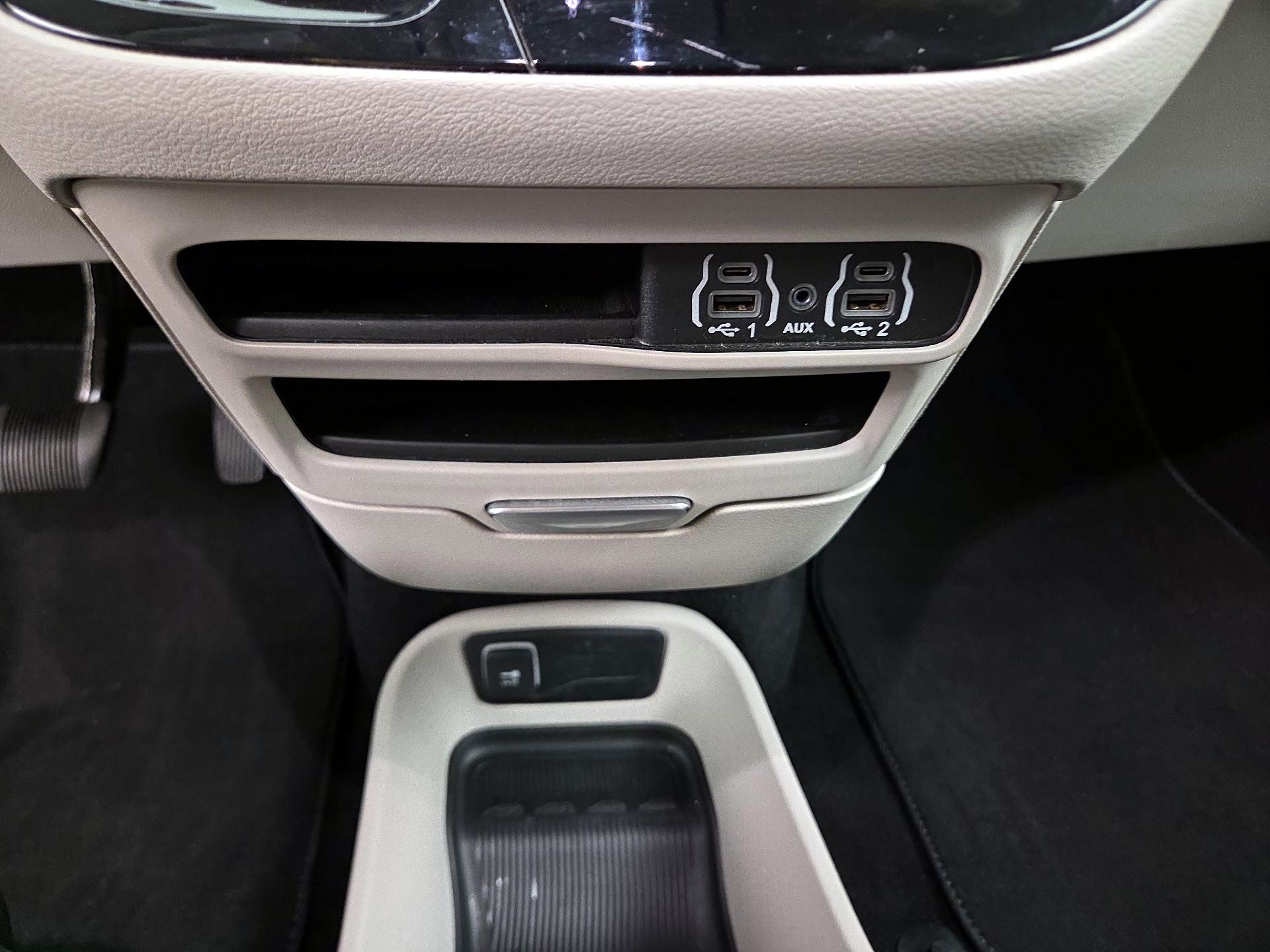 Thumbnail: 2024 Chrysler Pacifica - 18