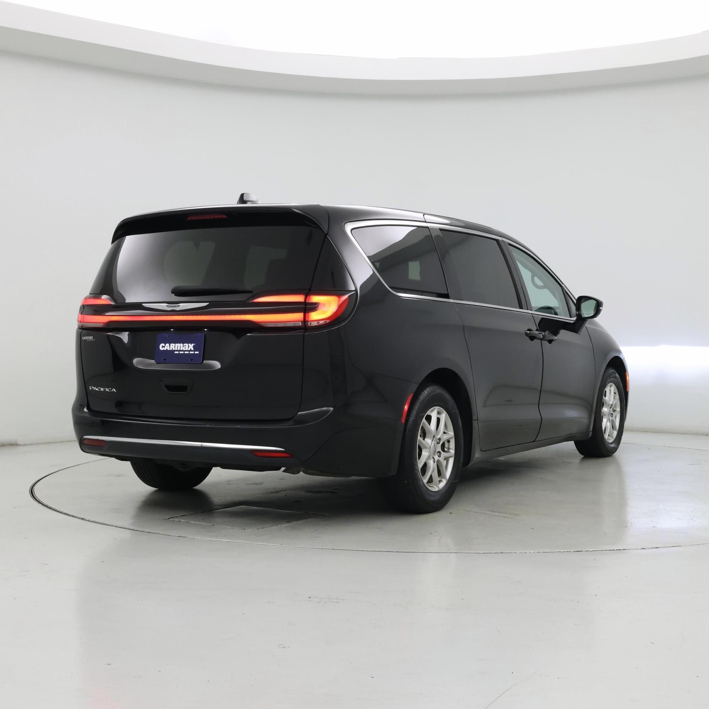 Thumbnail: 2024 Chrysler Pacifica - 8