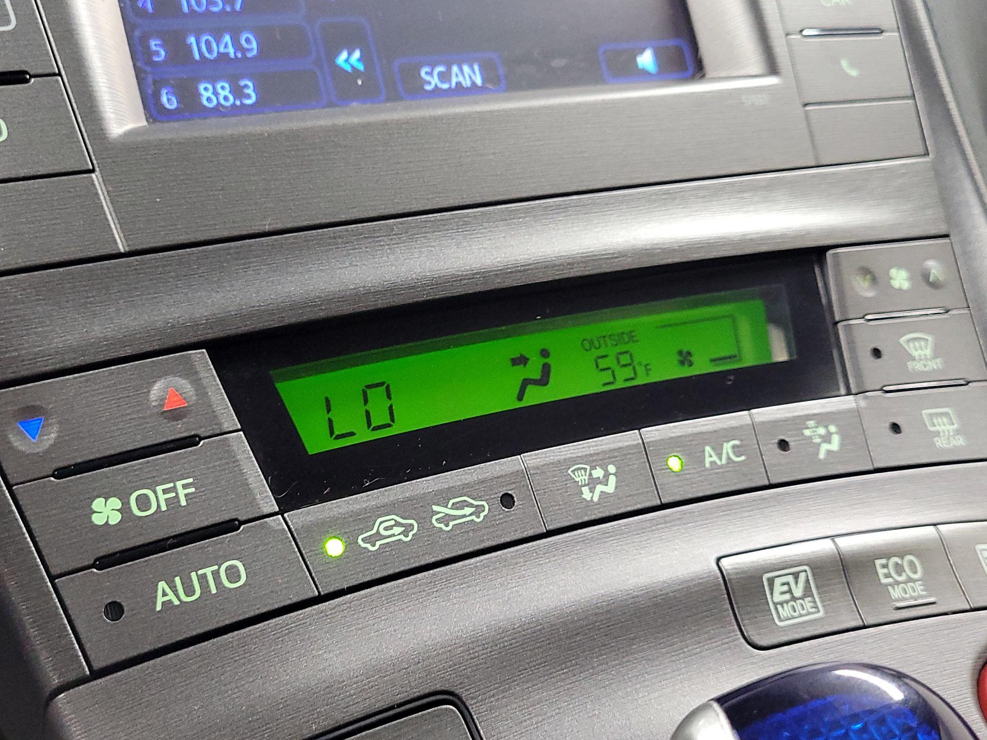 Thumbnail: 2015 Toyota Prius - 14