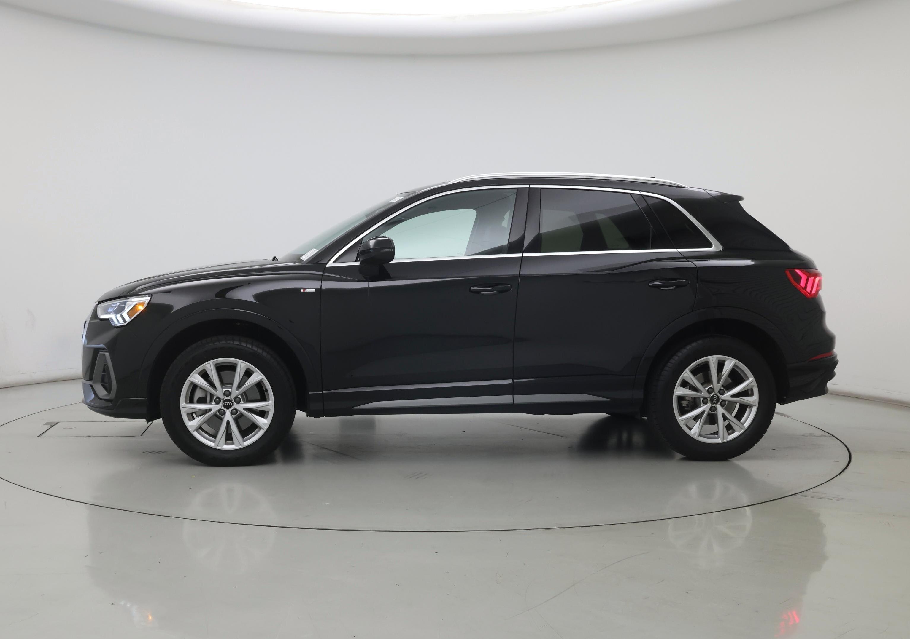 Thumbnail: 2023 Audi Q3 - 3