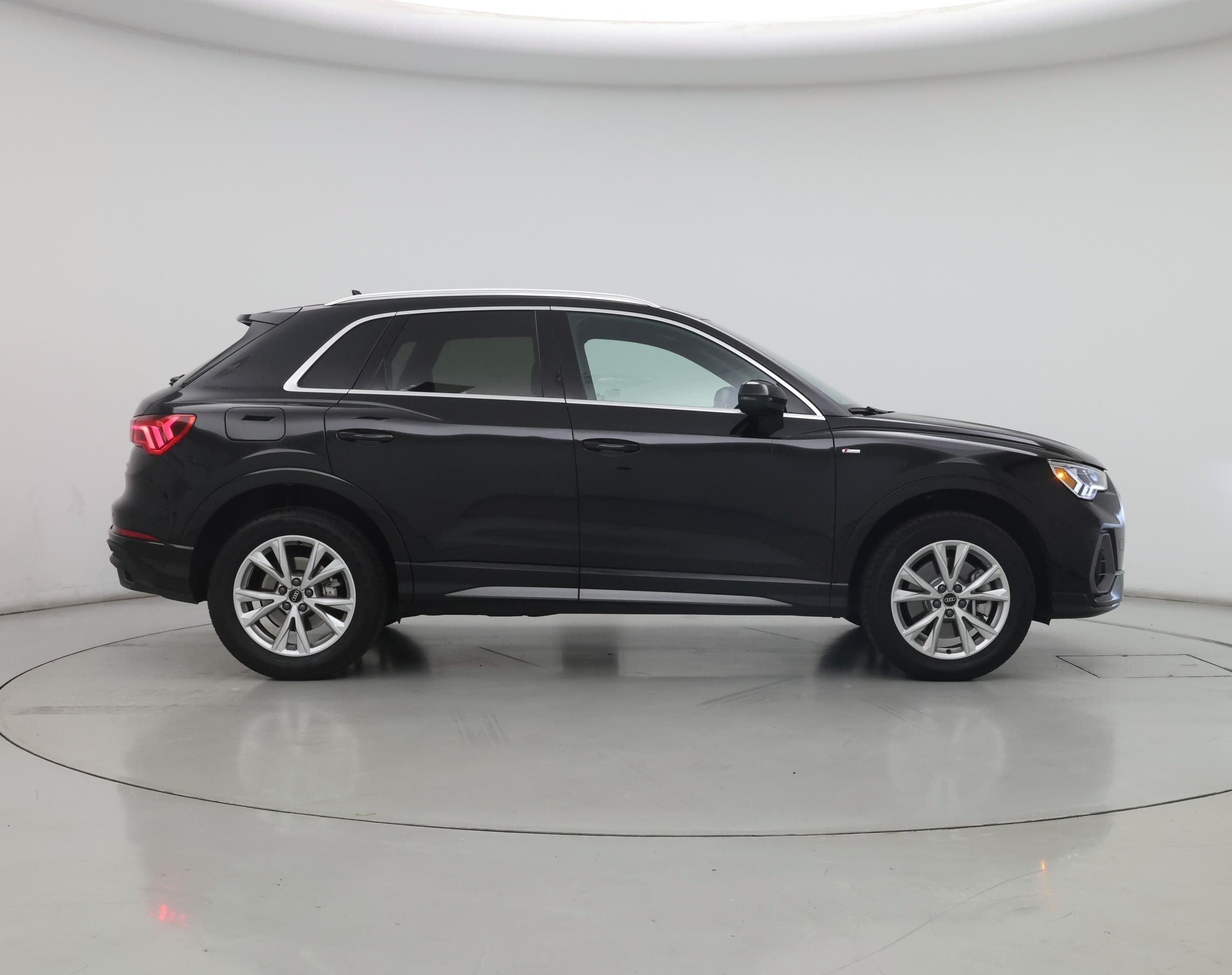 Thumbnail: 2023 Audi Q3 - 7