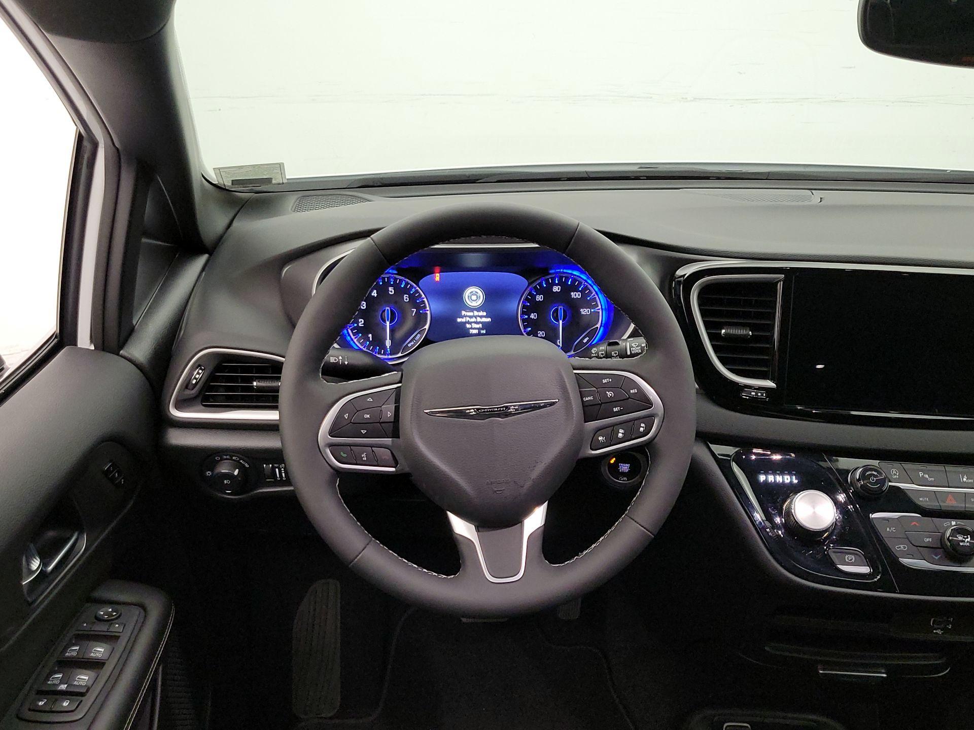 Thumbnail: 2026 Chrysler Pacifica - 10