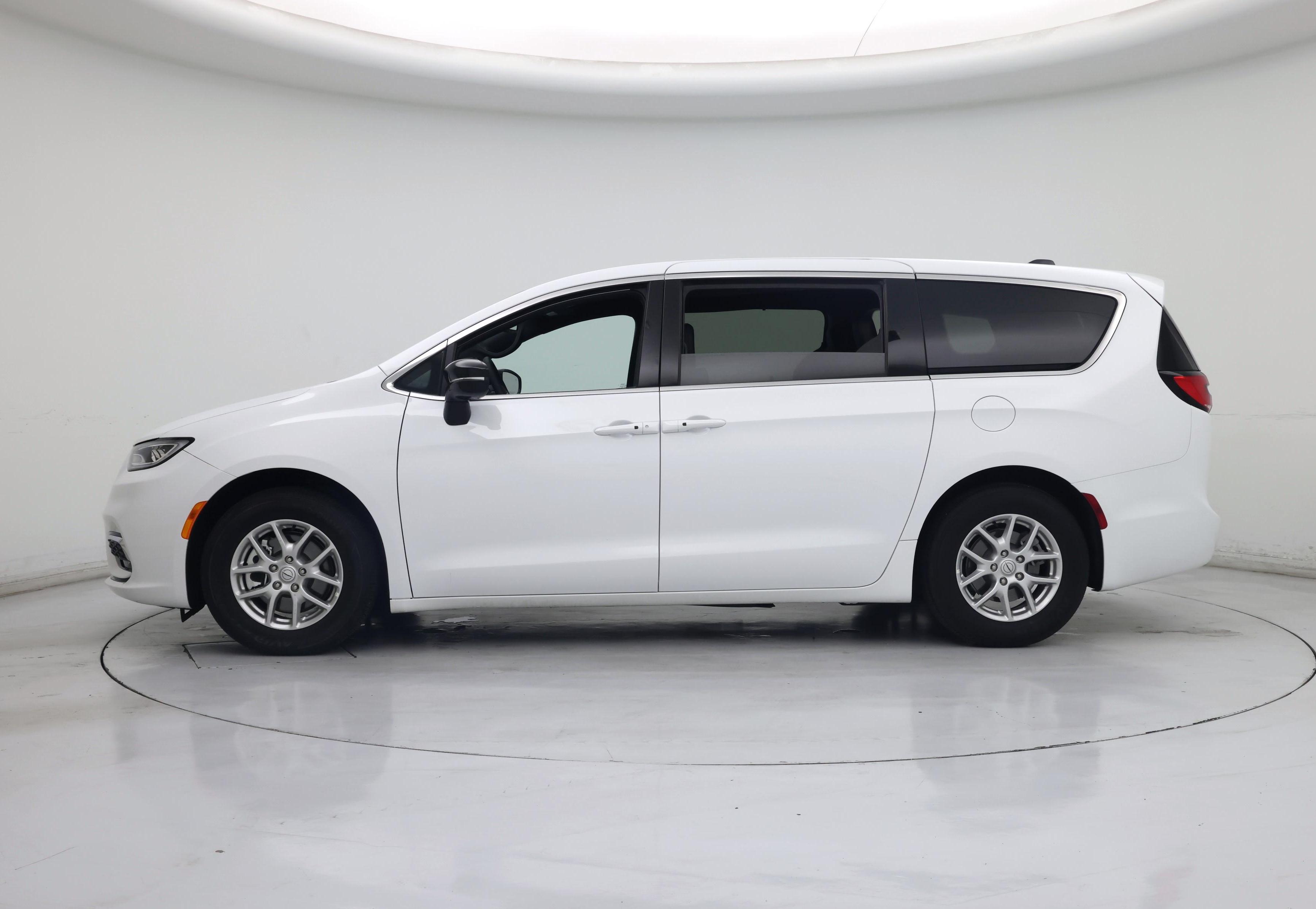 Thumbnail: 2026 Chrysler Pacifica - 3