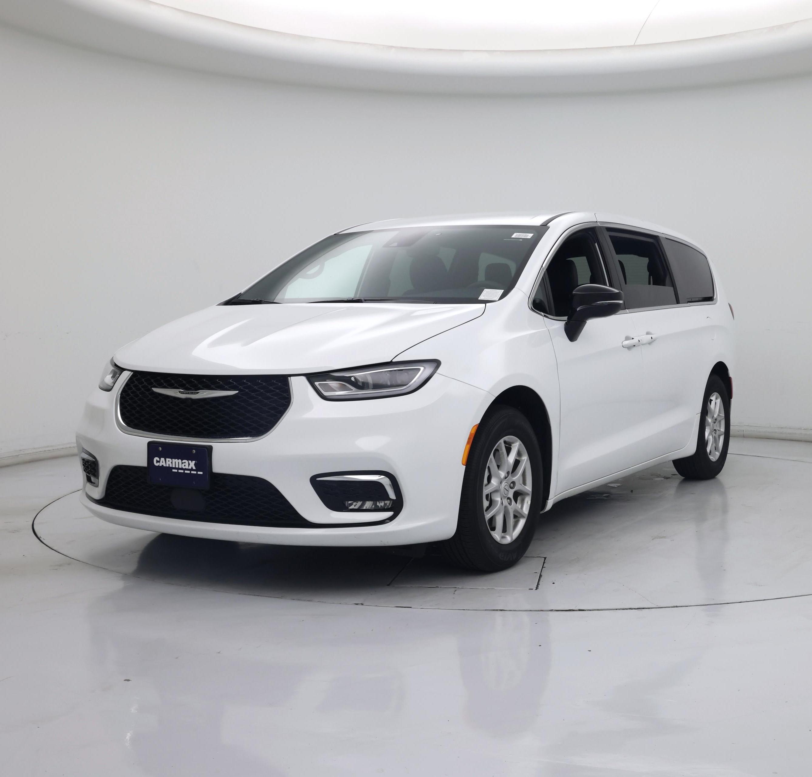 Thumbnail: 2026 Chrysler Pacifica - 4