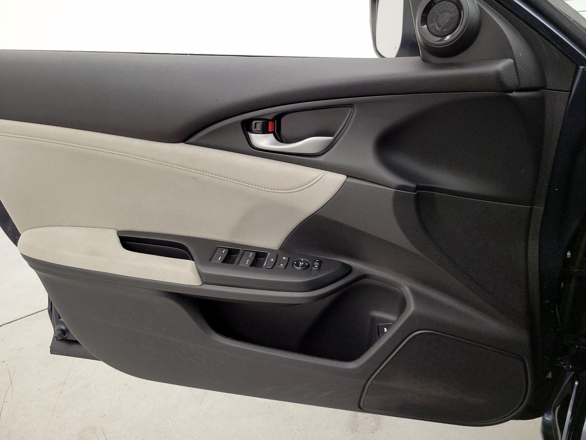 Thumbnail: 2020 Honda Insight - 12