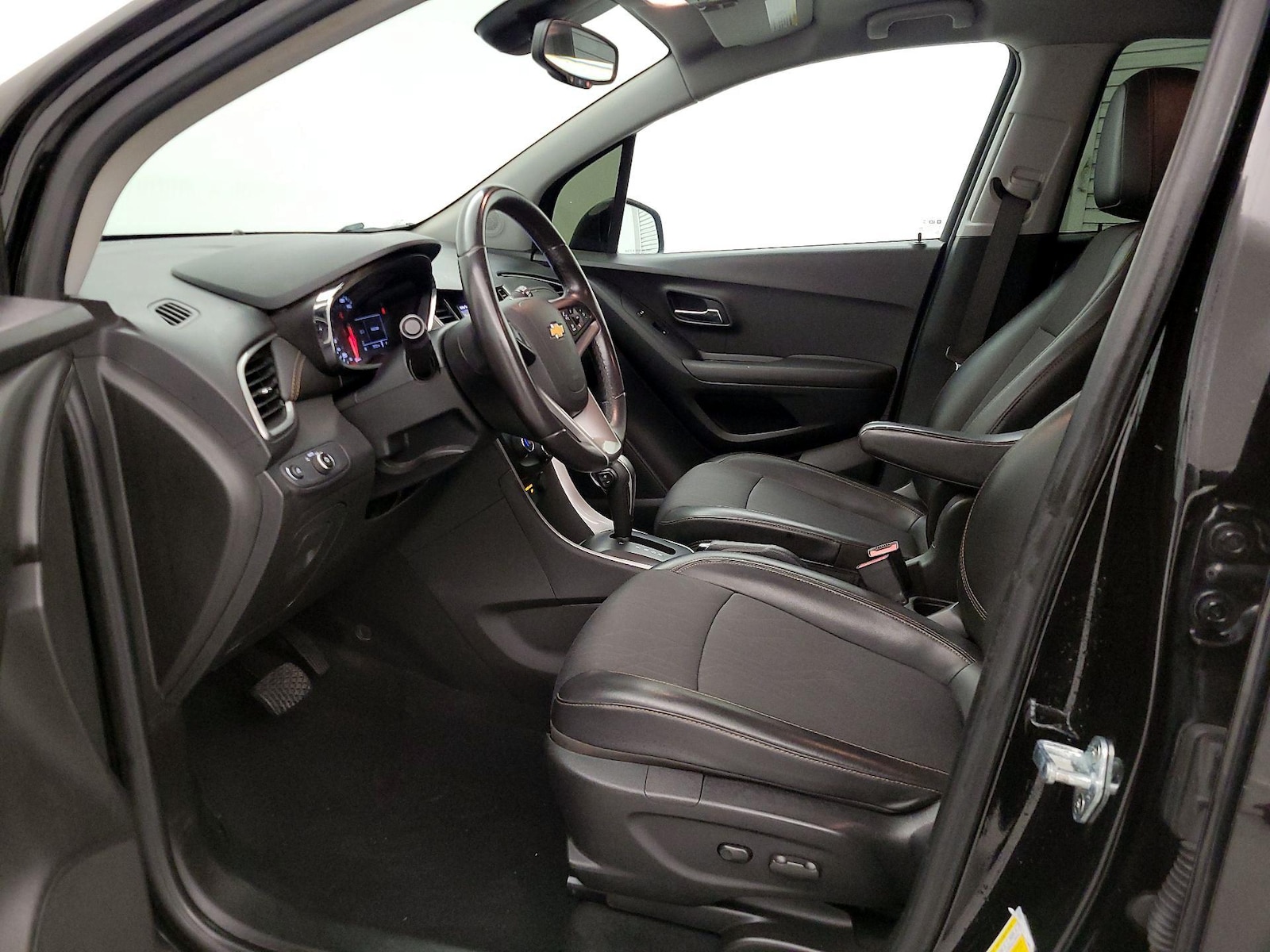2020 Chevrolet Trax LT - Photo 12