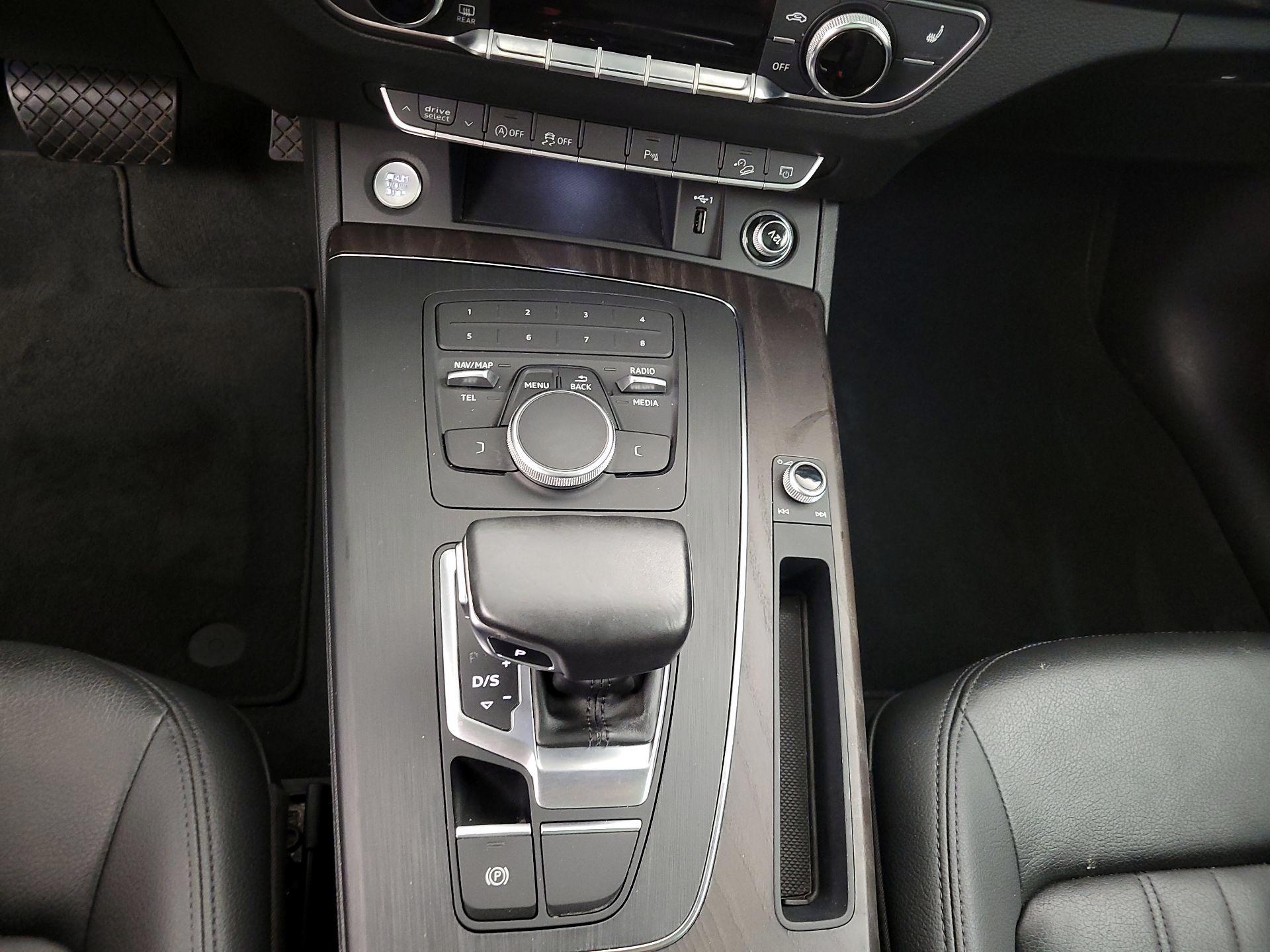 Thumbnail: 2020 Audi Q5 - 15