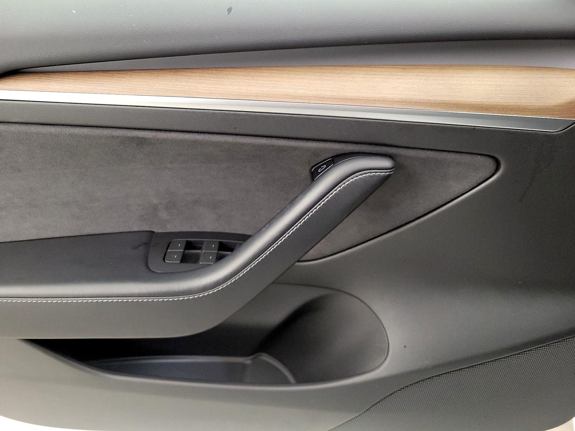 Thumbnail: 2022 Tesla Model 3 - 12