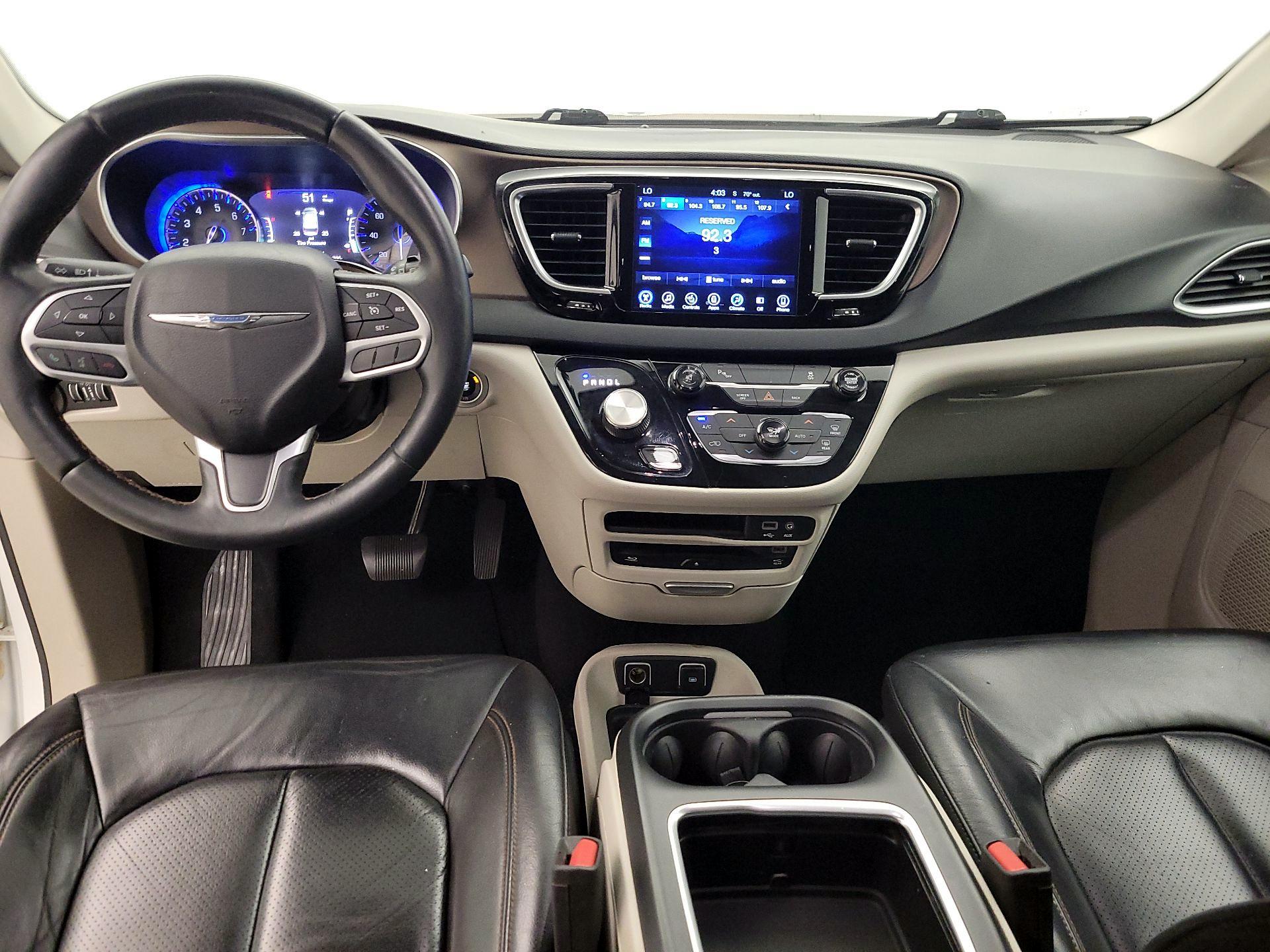 Thumbnail: 2017 Chrysler Pacifica - 9