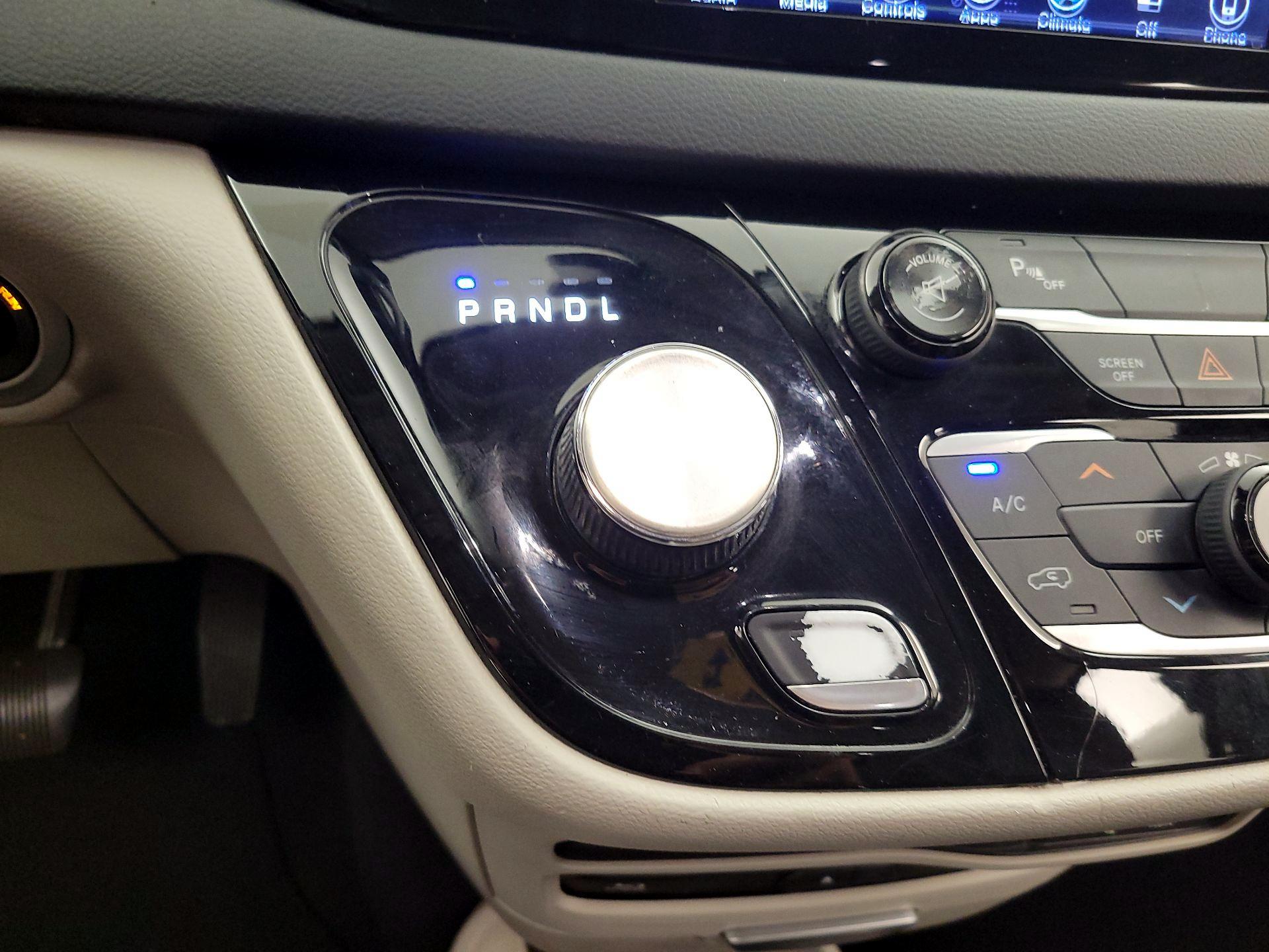 Thumbnail: 2017 Chrysler Pacifica - 17