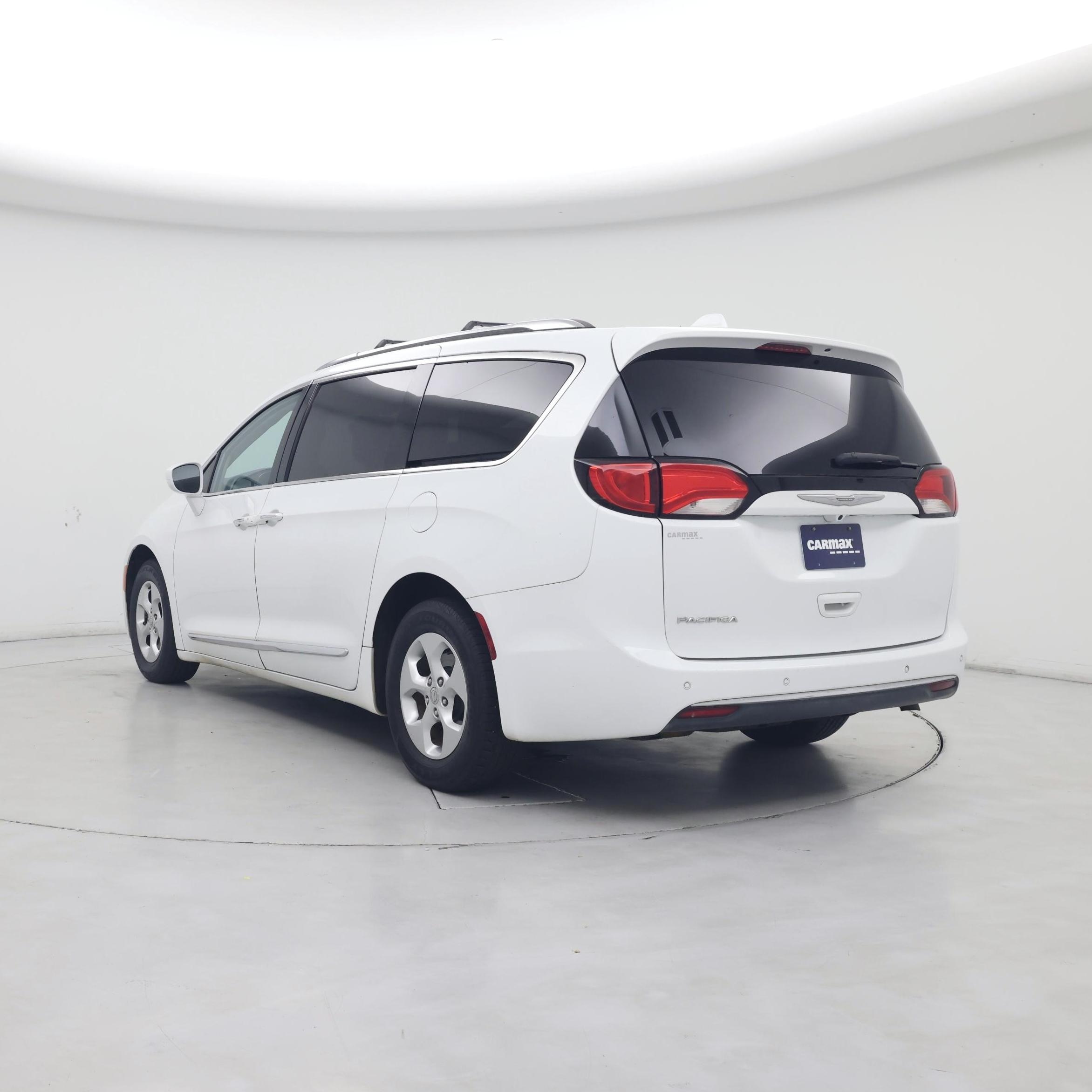 Thumbnail: 2017 Chrysler Pacifica - 2